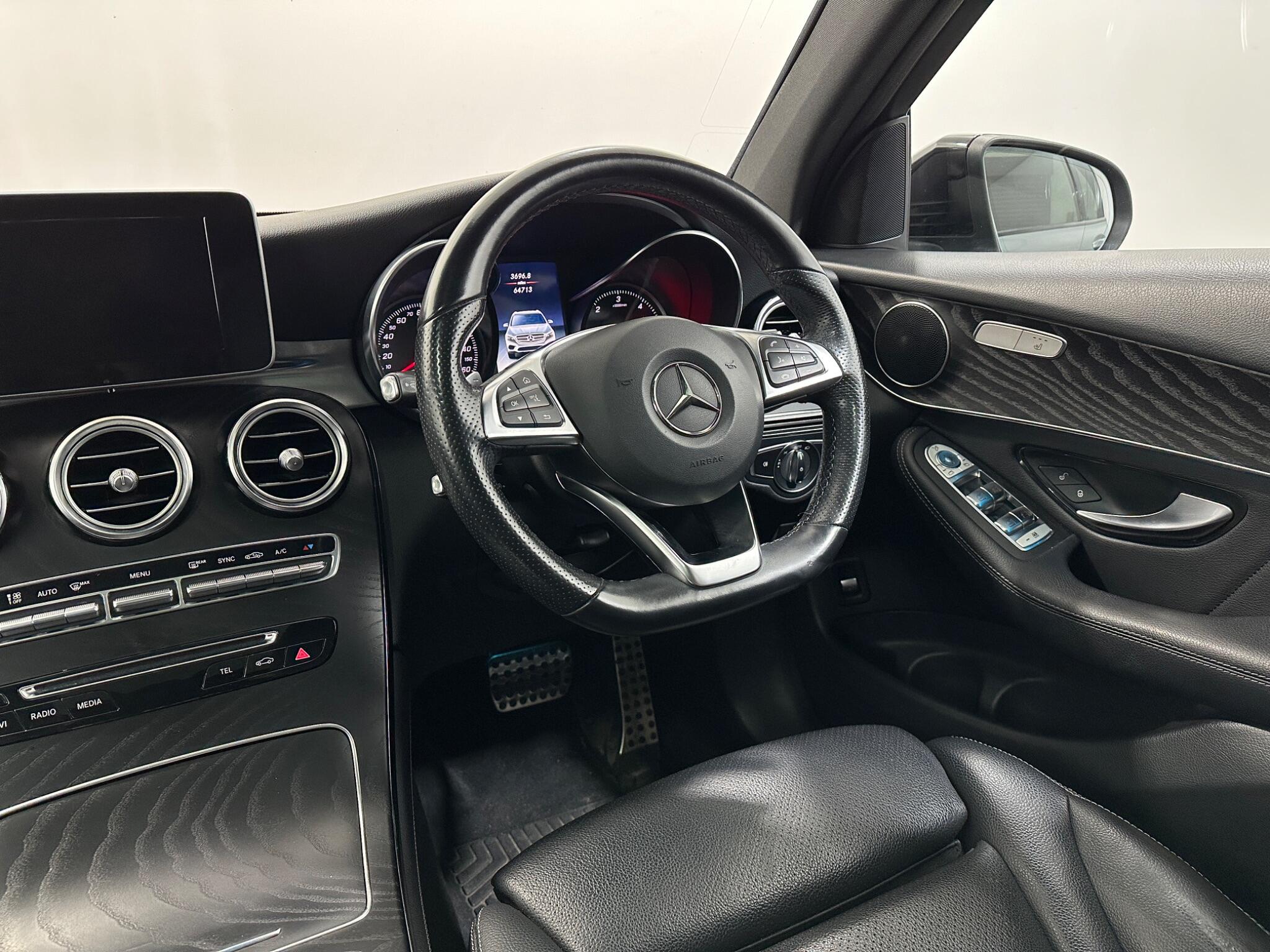Mercedes-Benz GLC view 12