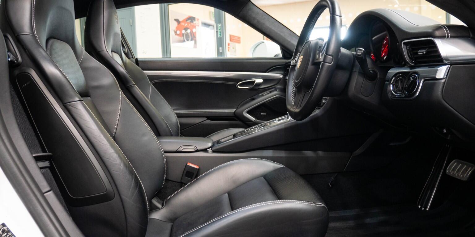 Porsche 911 view 14