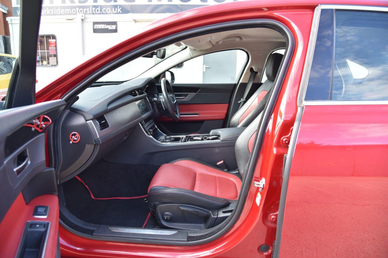 Jaguar XF view 23