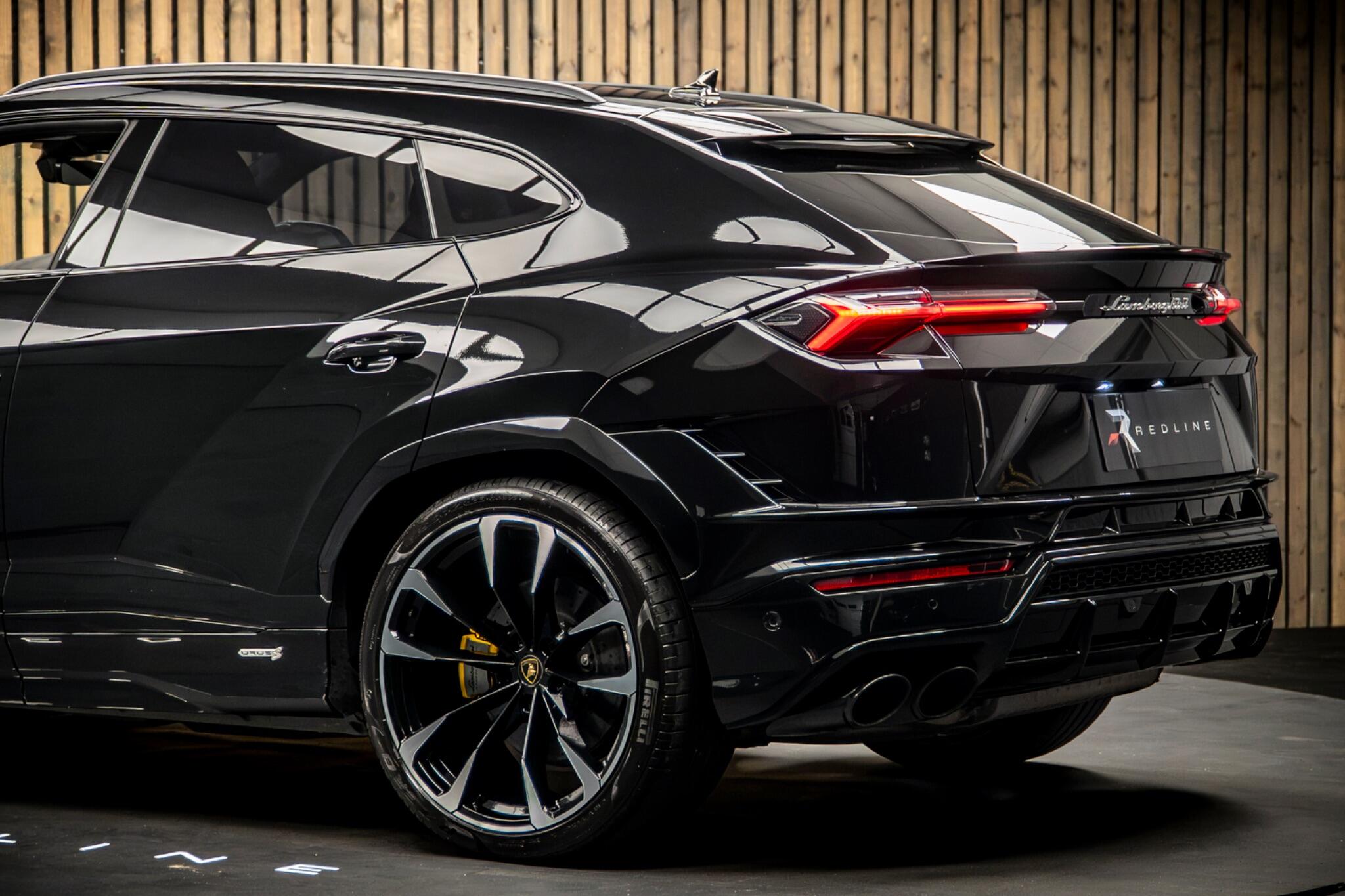 Lamborghini Urus view 17