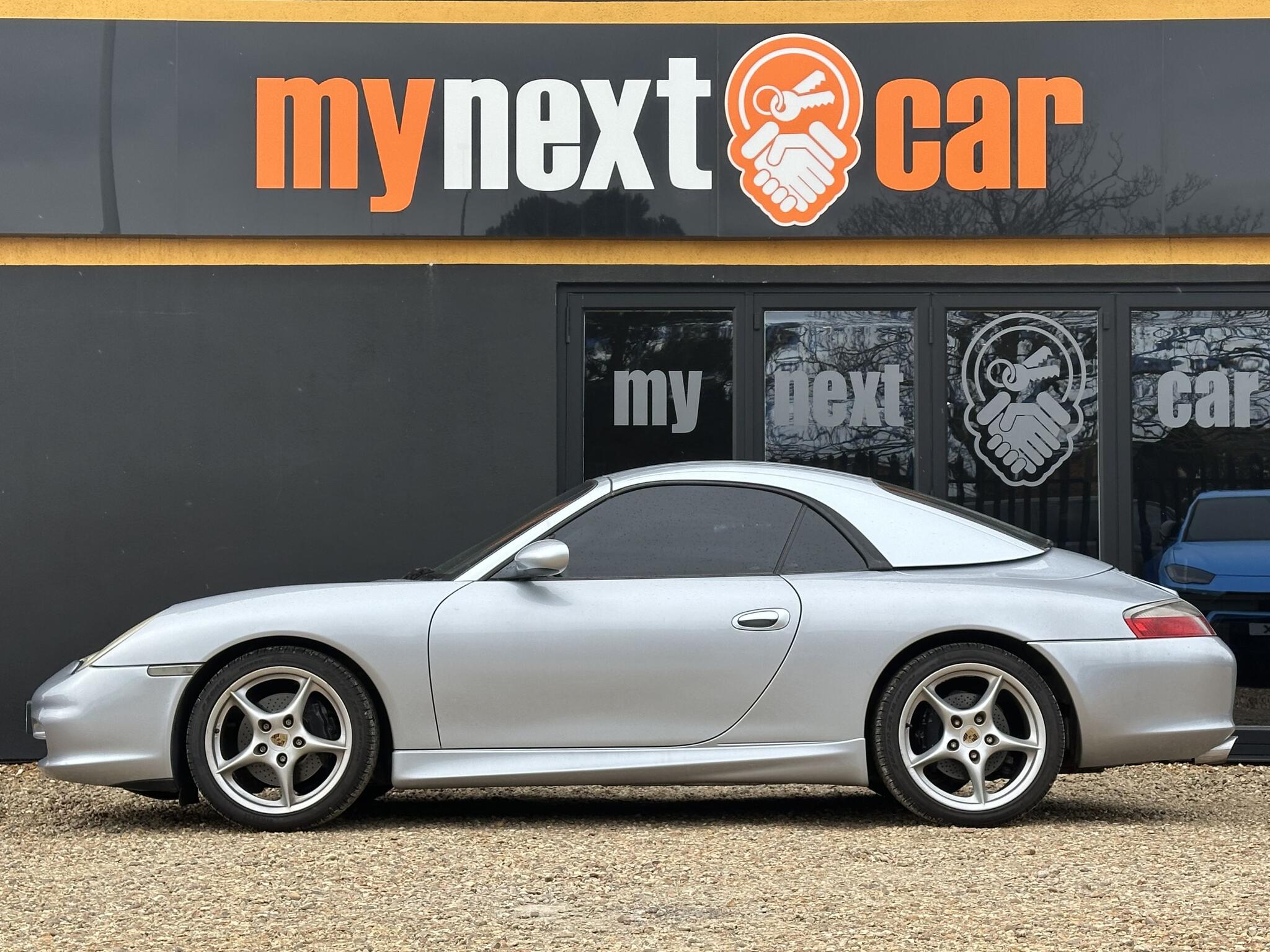 Porsche 911 view 5