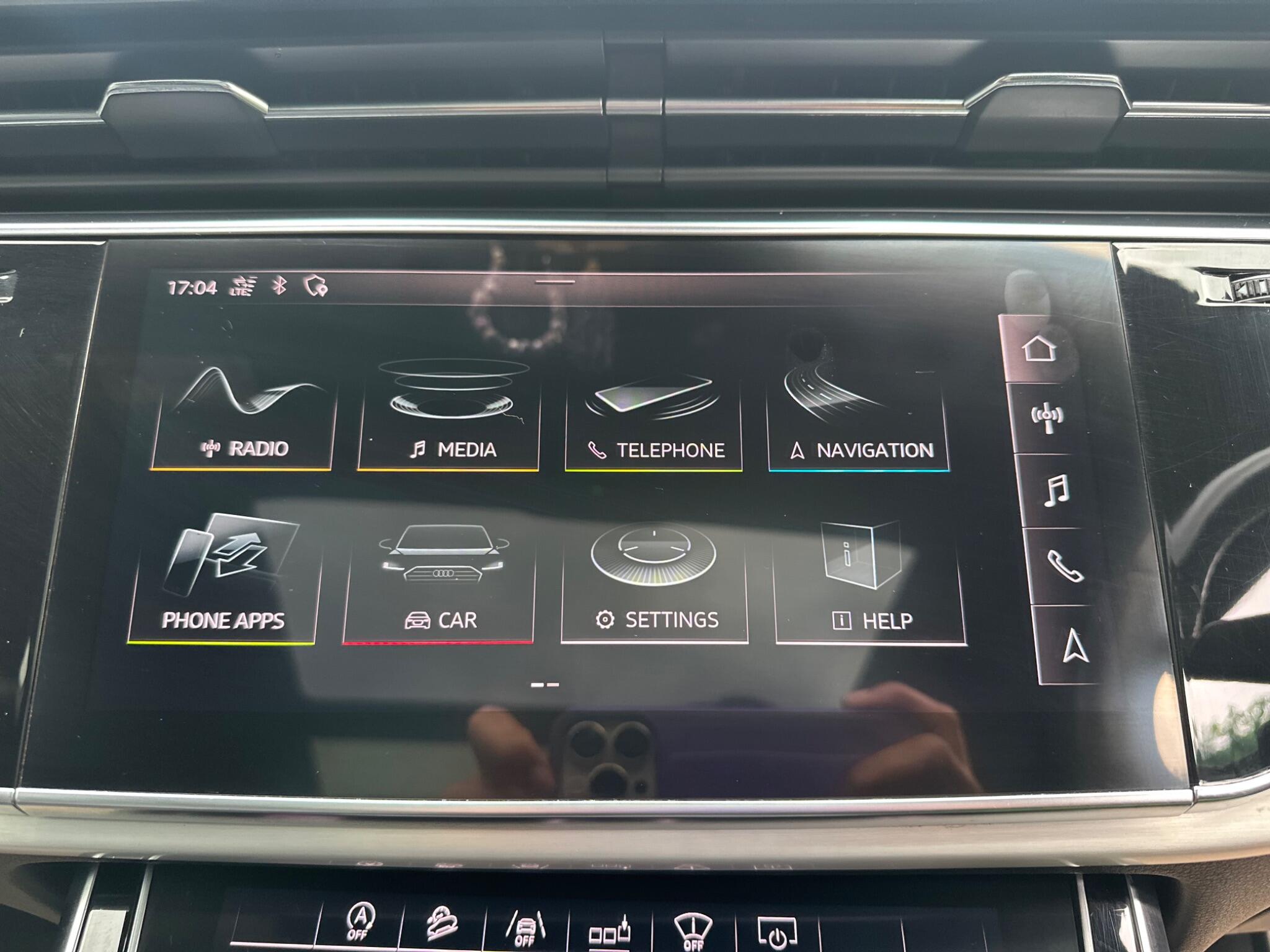 Audi Q8 view 25
