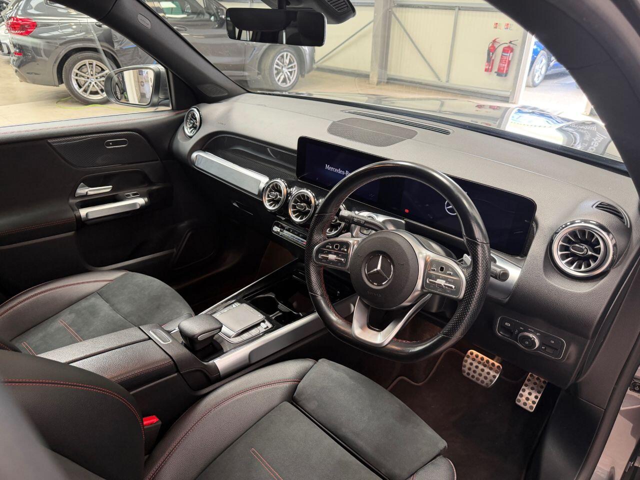Mercedes-Benz GLB view 3