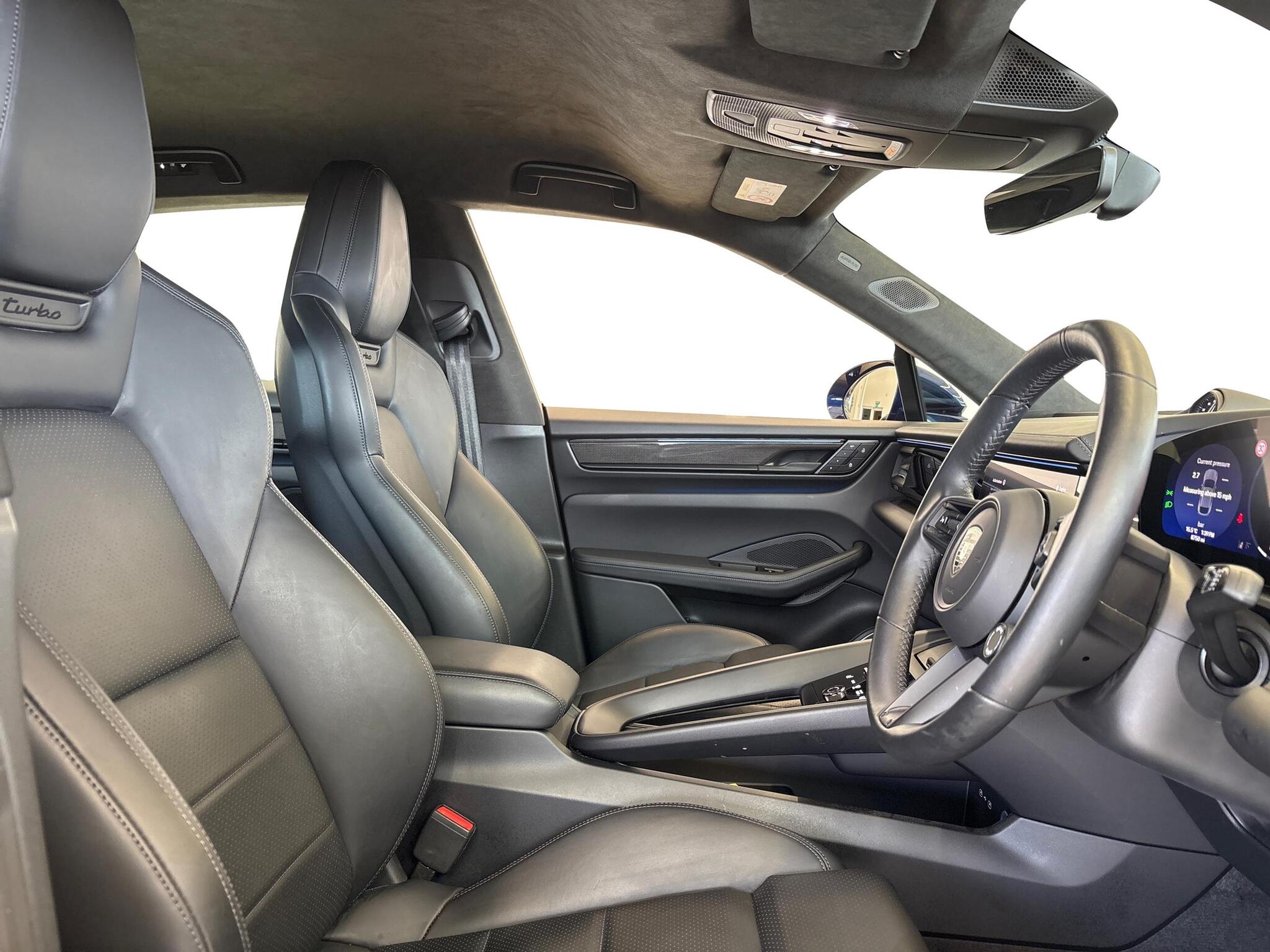 Porsche Macan view 11