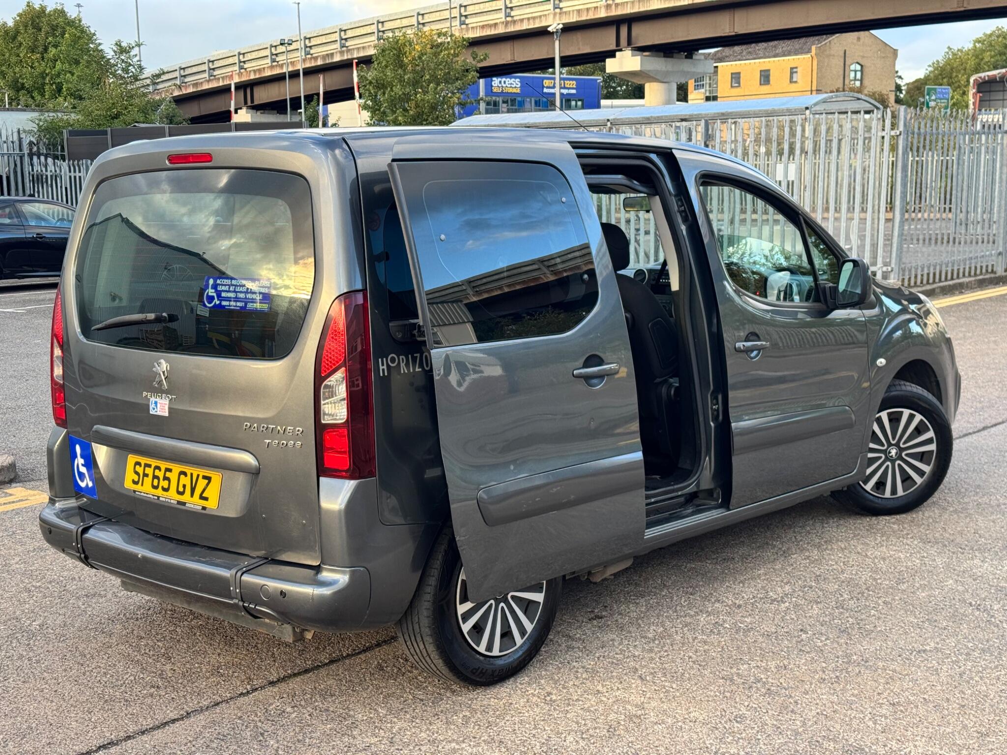 Peugeot Partner Tepee view 19