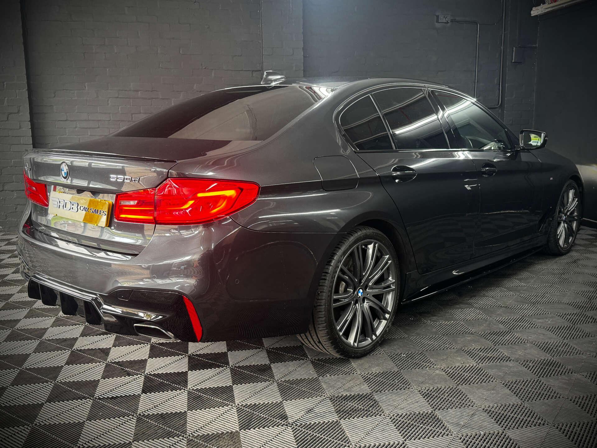 BMW 5 Series view 17