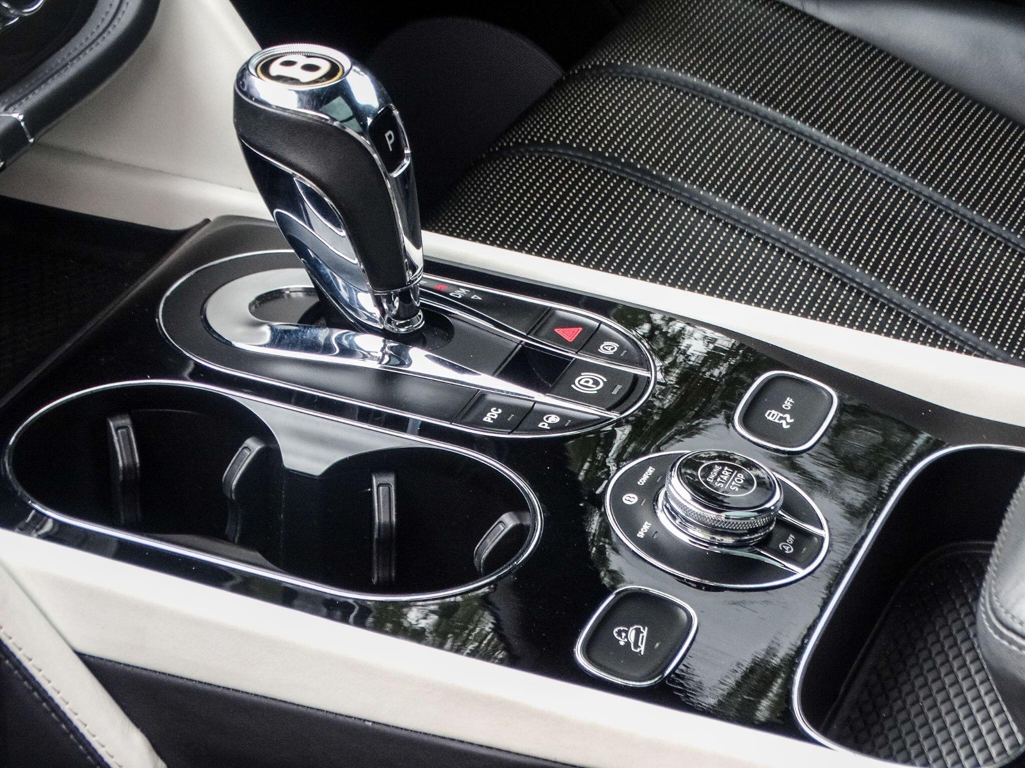 Bentley Bentayga view 27