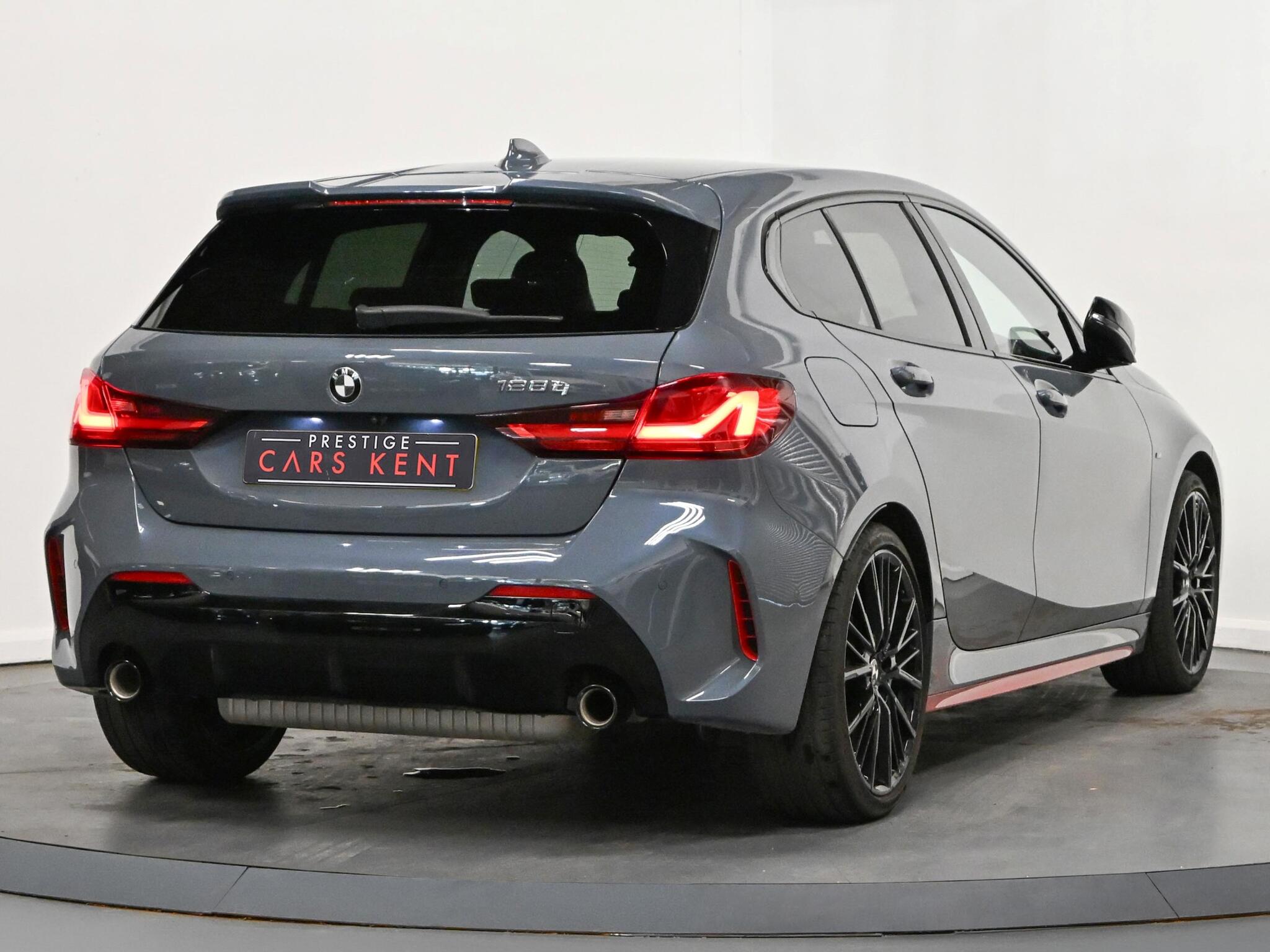 BMW 1 Series view 24