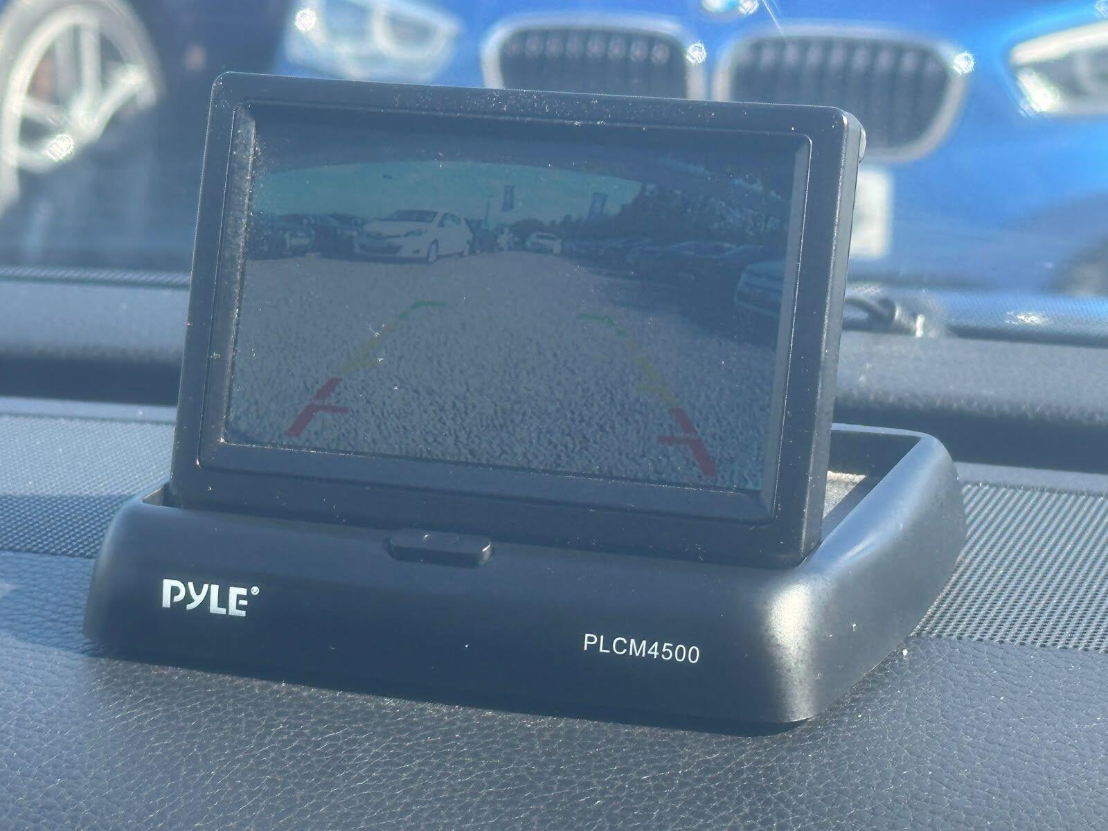 Volkswagen Passat view 3