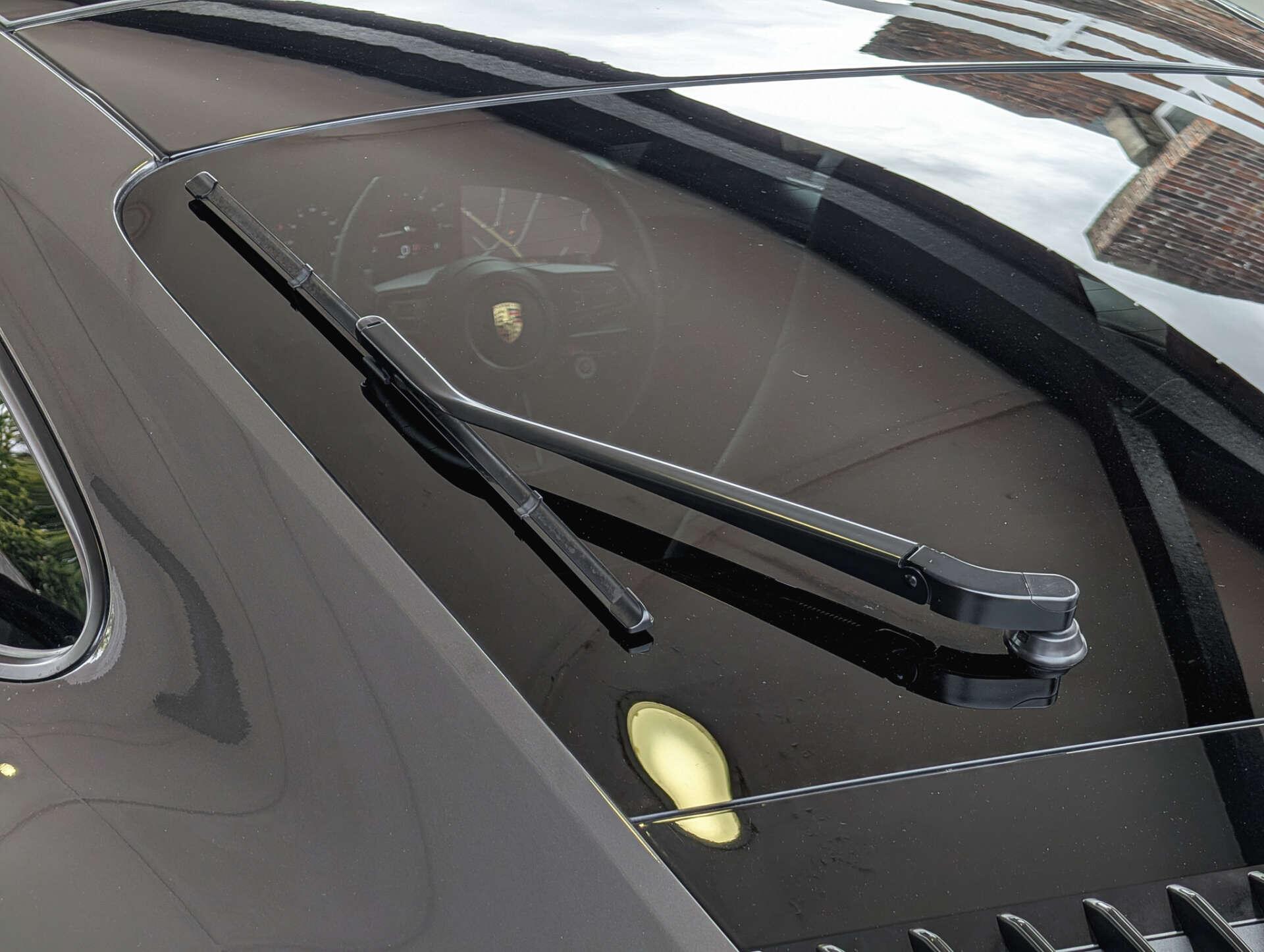 Porsche 911 view 16