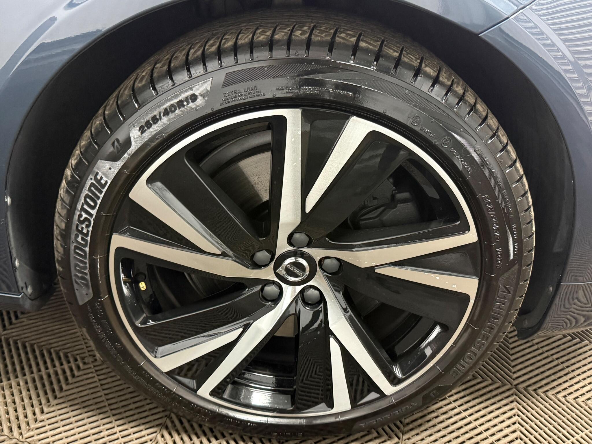 Volvo S90 view 45