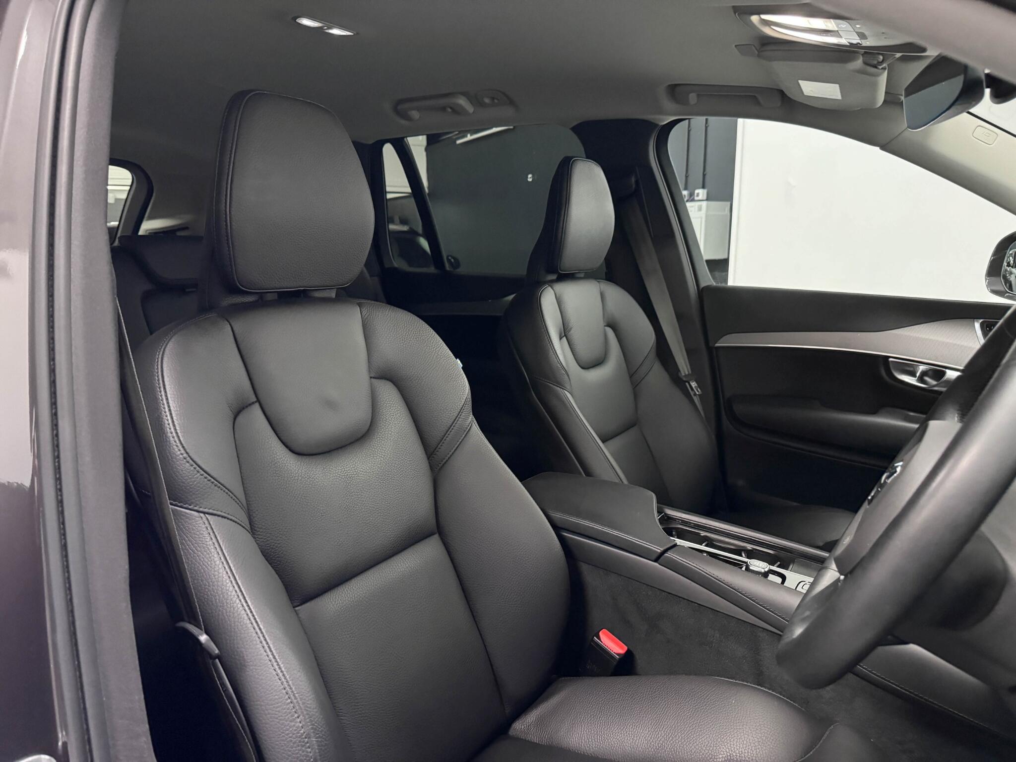 Volvo XC90 view 33