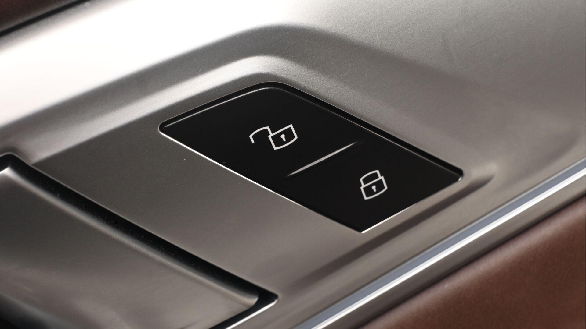 BMW XM view 30