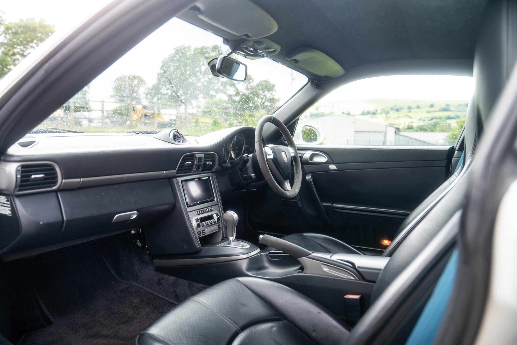 Porsche 911 view 26