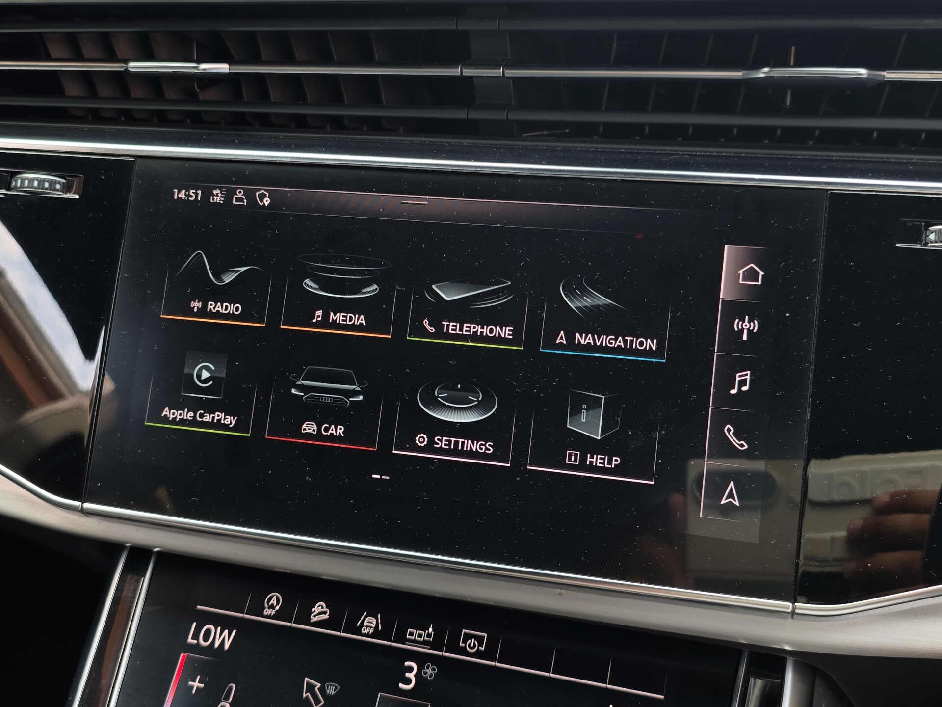 Audi Q8 view 29
