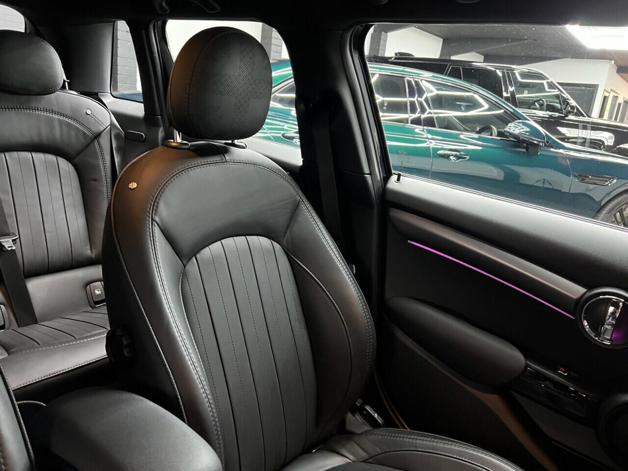 Mini Hatch view 38