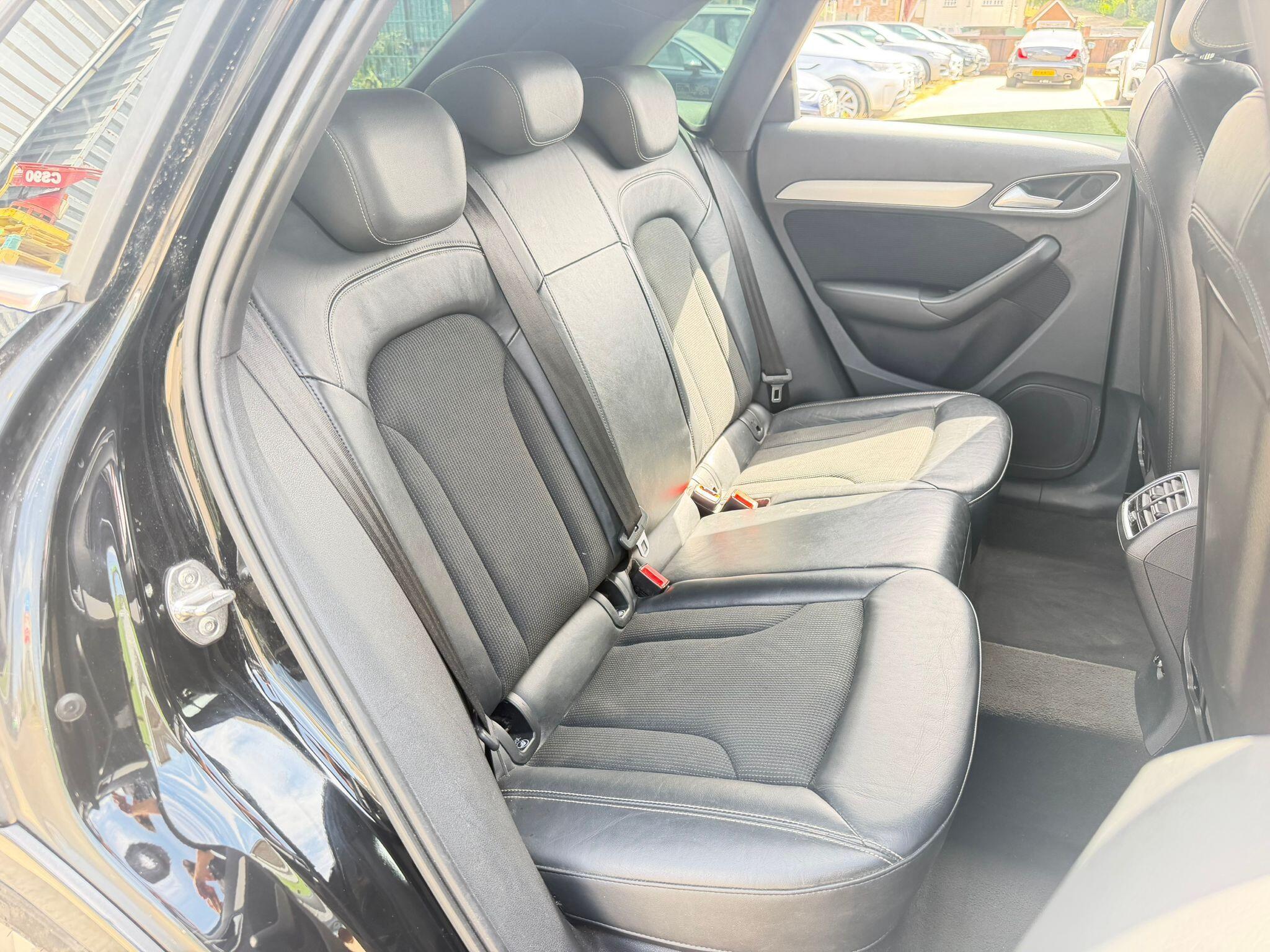 Audi Q3 view 13