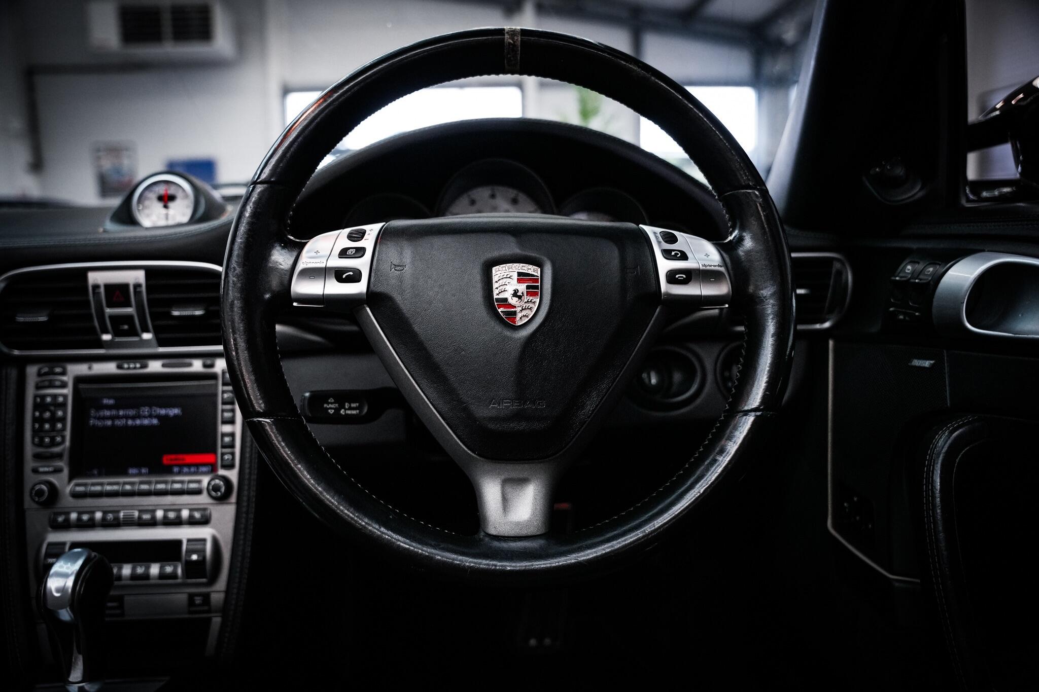 Porsche 911 view 21