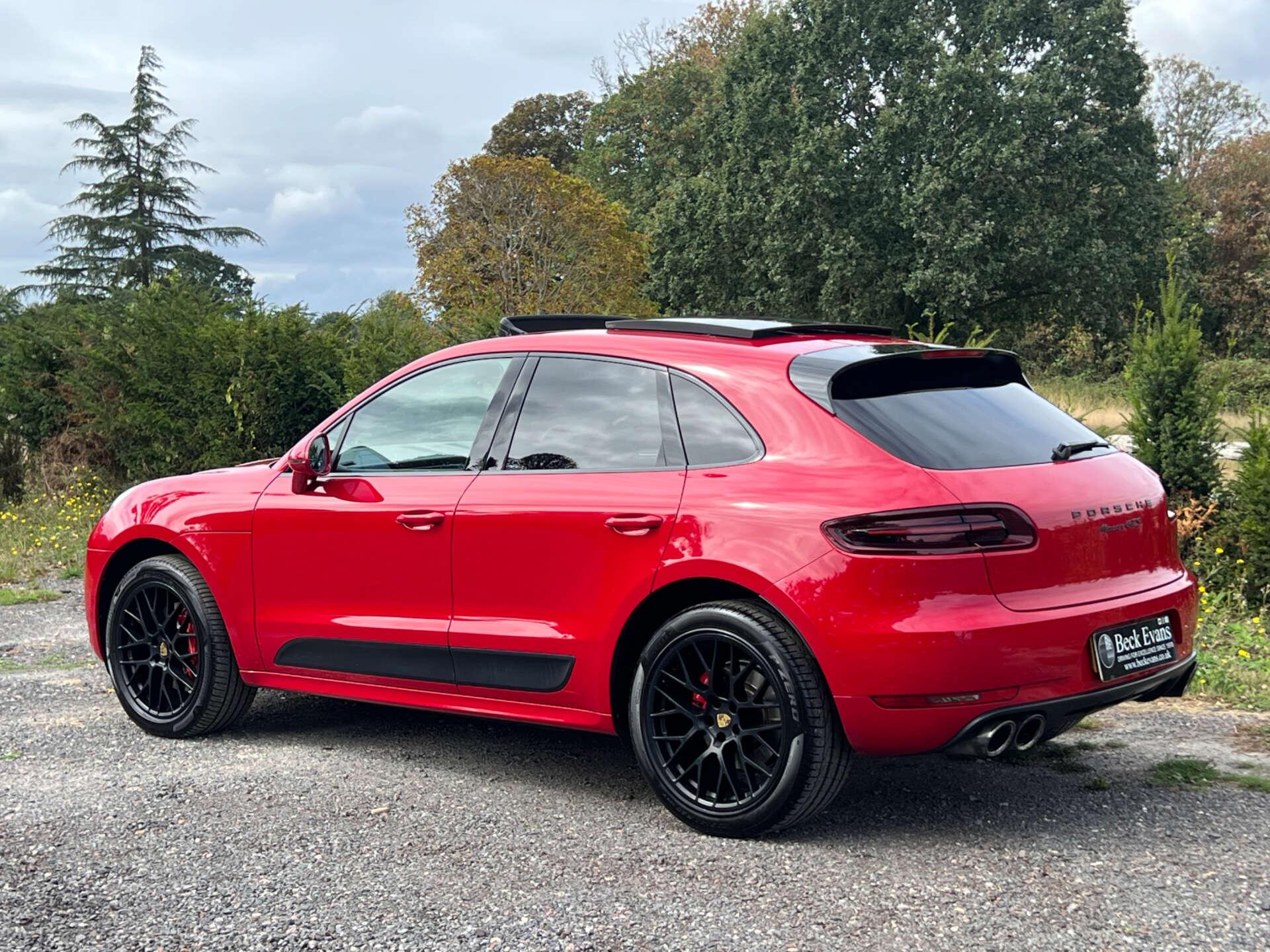 Porsche Macan view 34