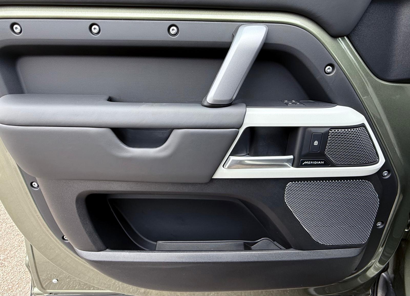 Land Rover Defender view 18