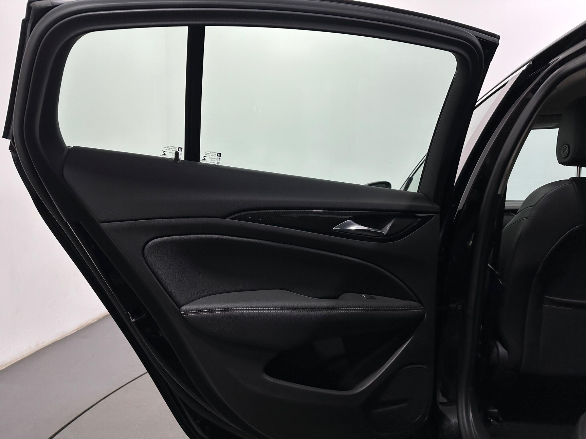 Vauxhall Insignia view 38