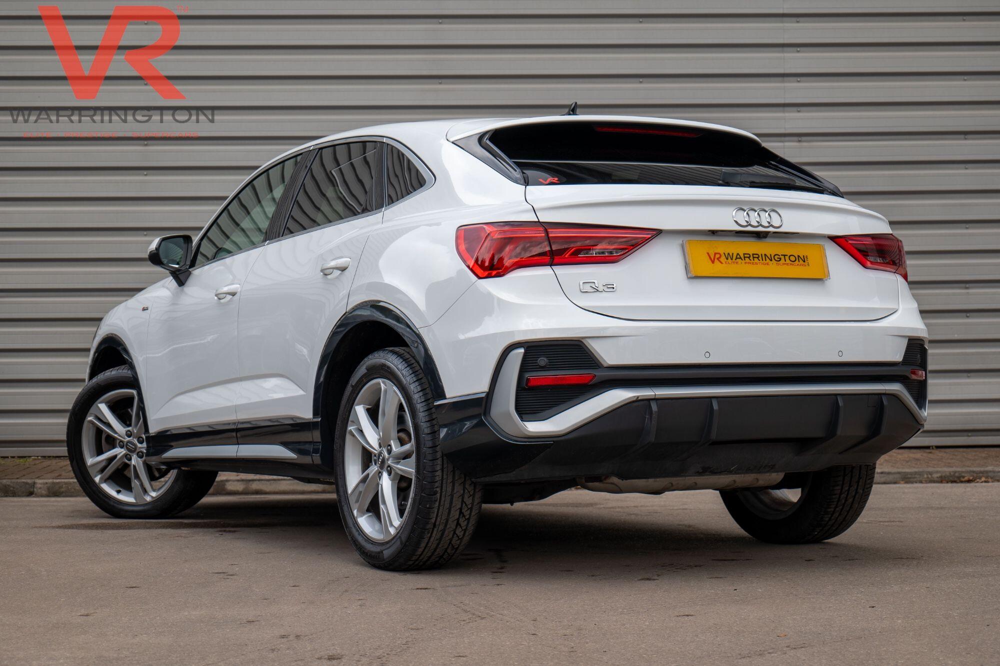 Audi Q3 view 16