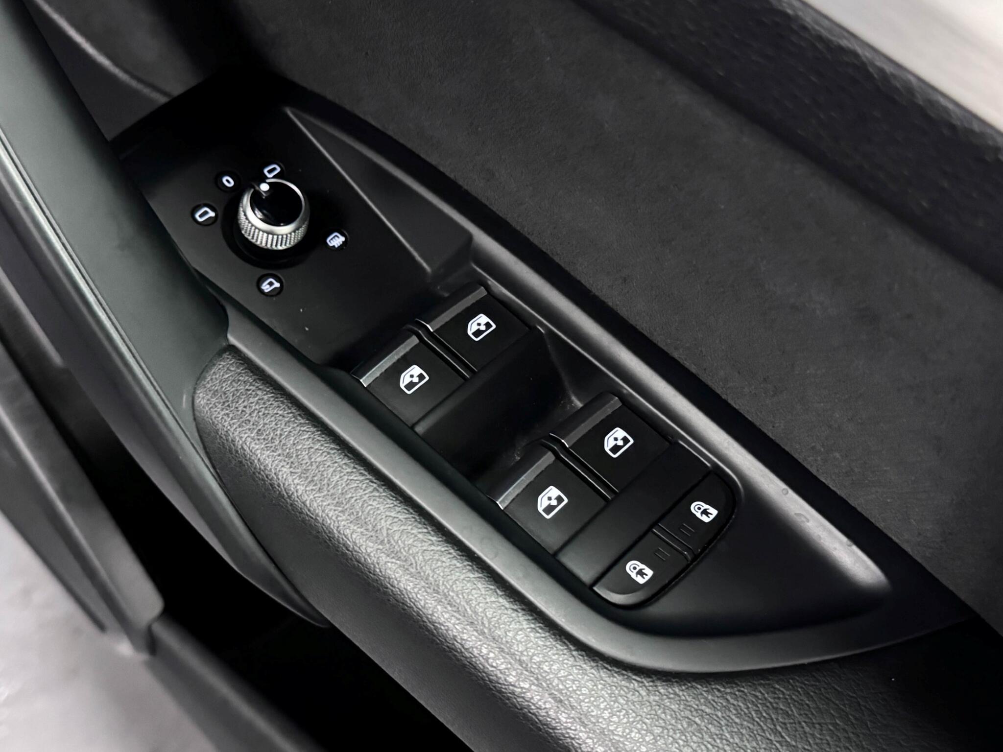 Audi Q5 view 17