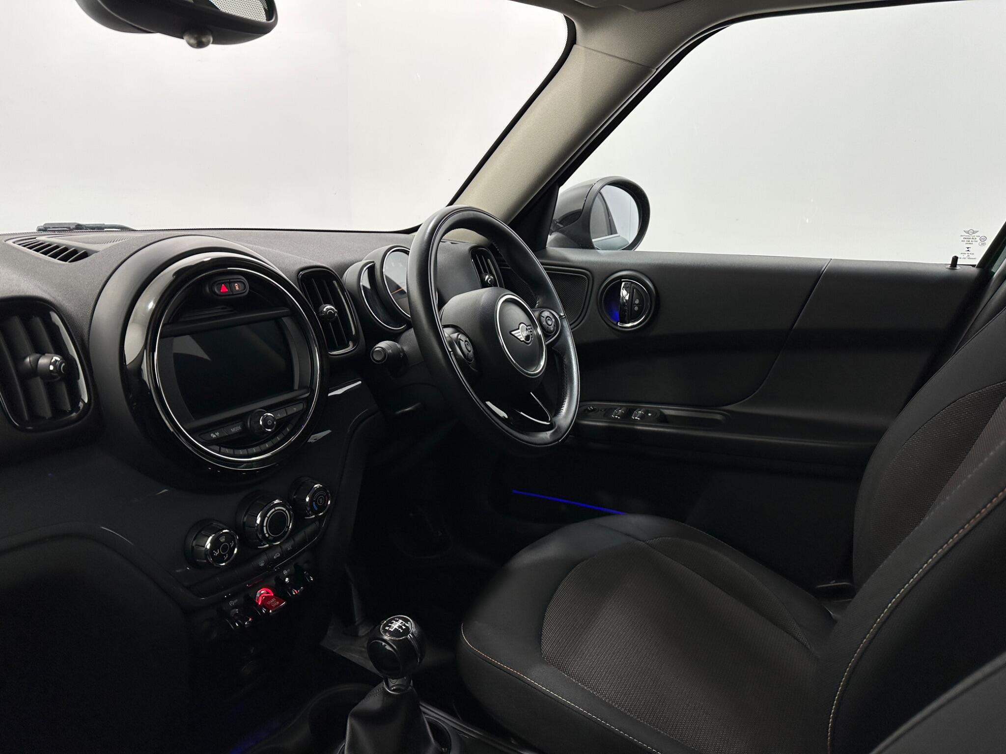 Mini Countryman view 32