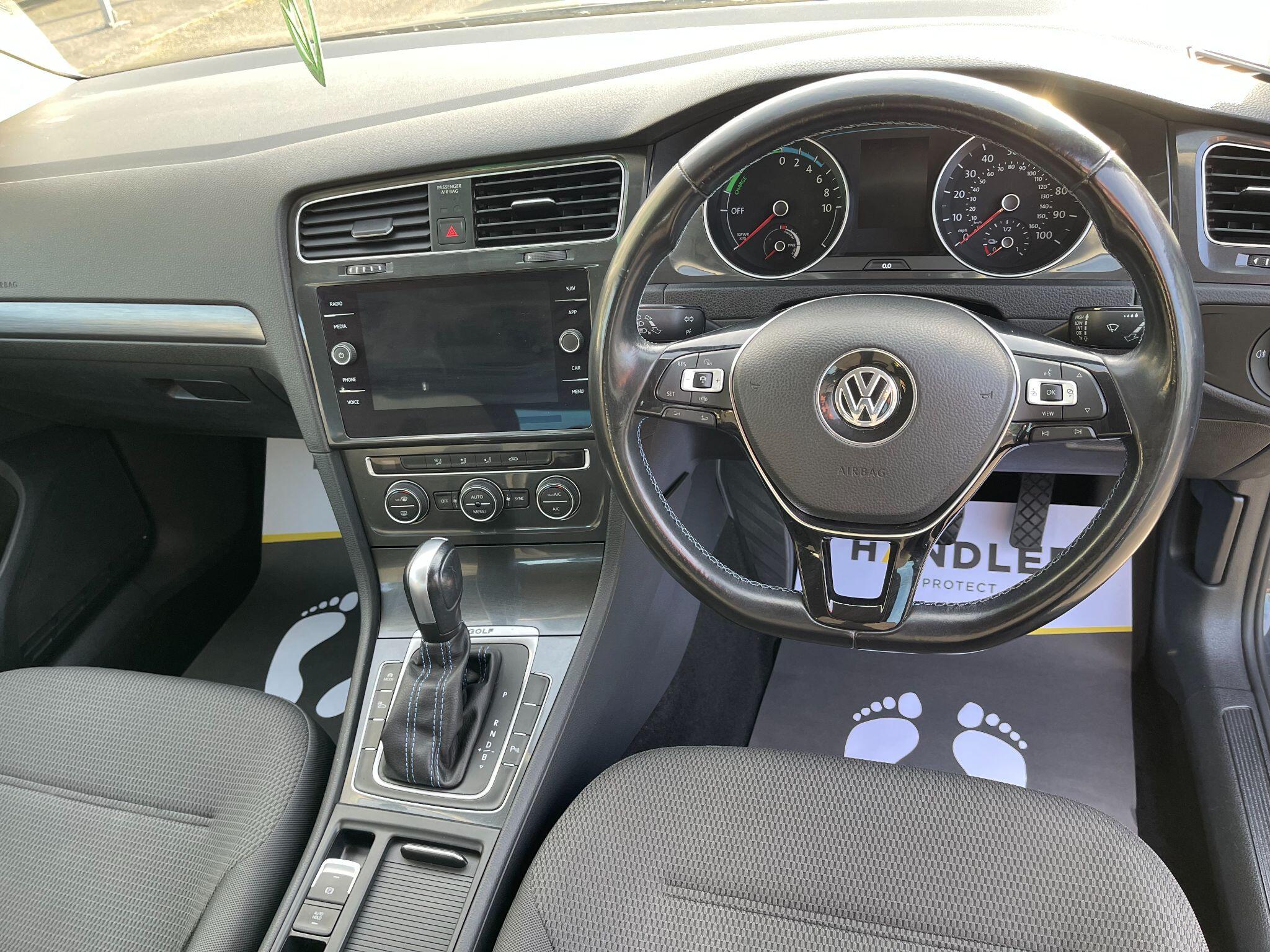 Volkswagen E-Golf view 30