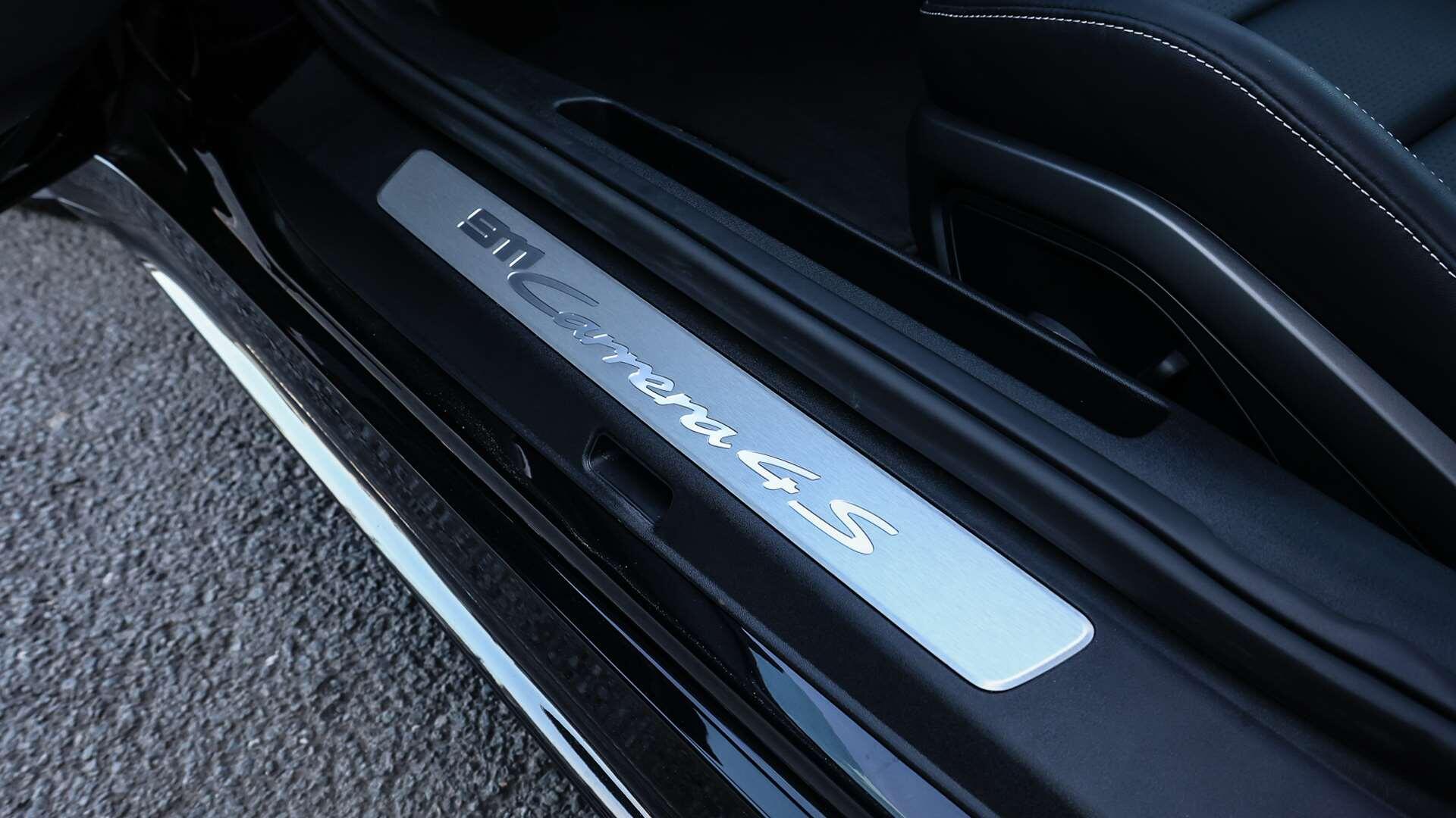 Porsche 911 view 25