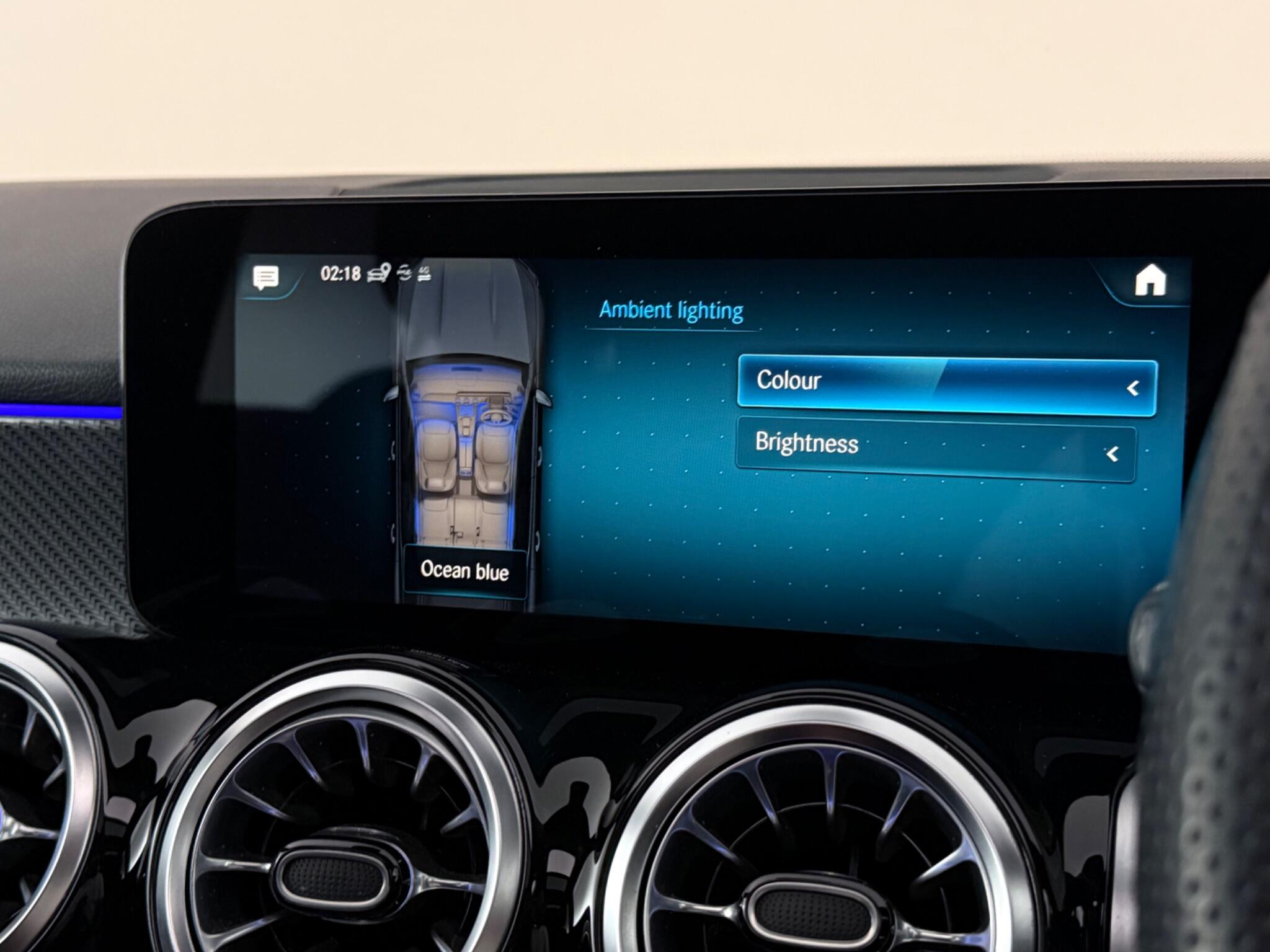 Mercedes-Benz GLB view 29