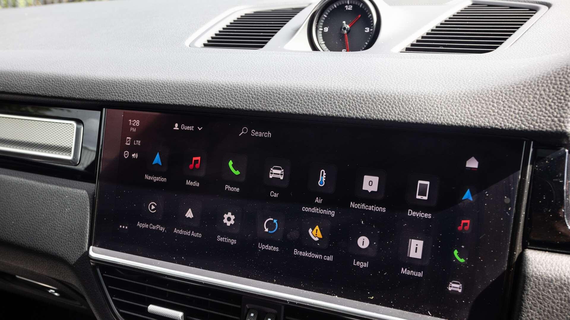 Porsche Cayenne view 19