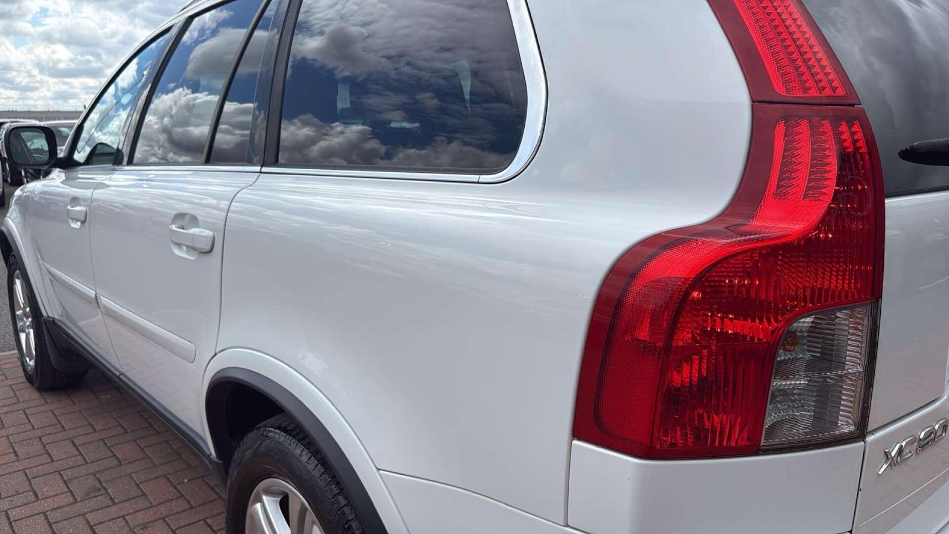 Volvo XC90 view 10
