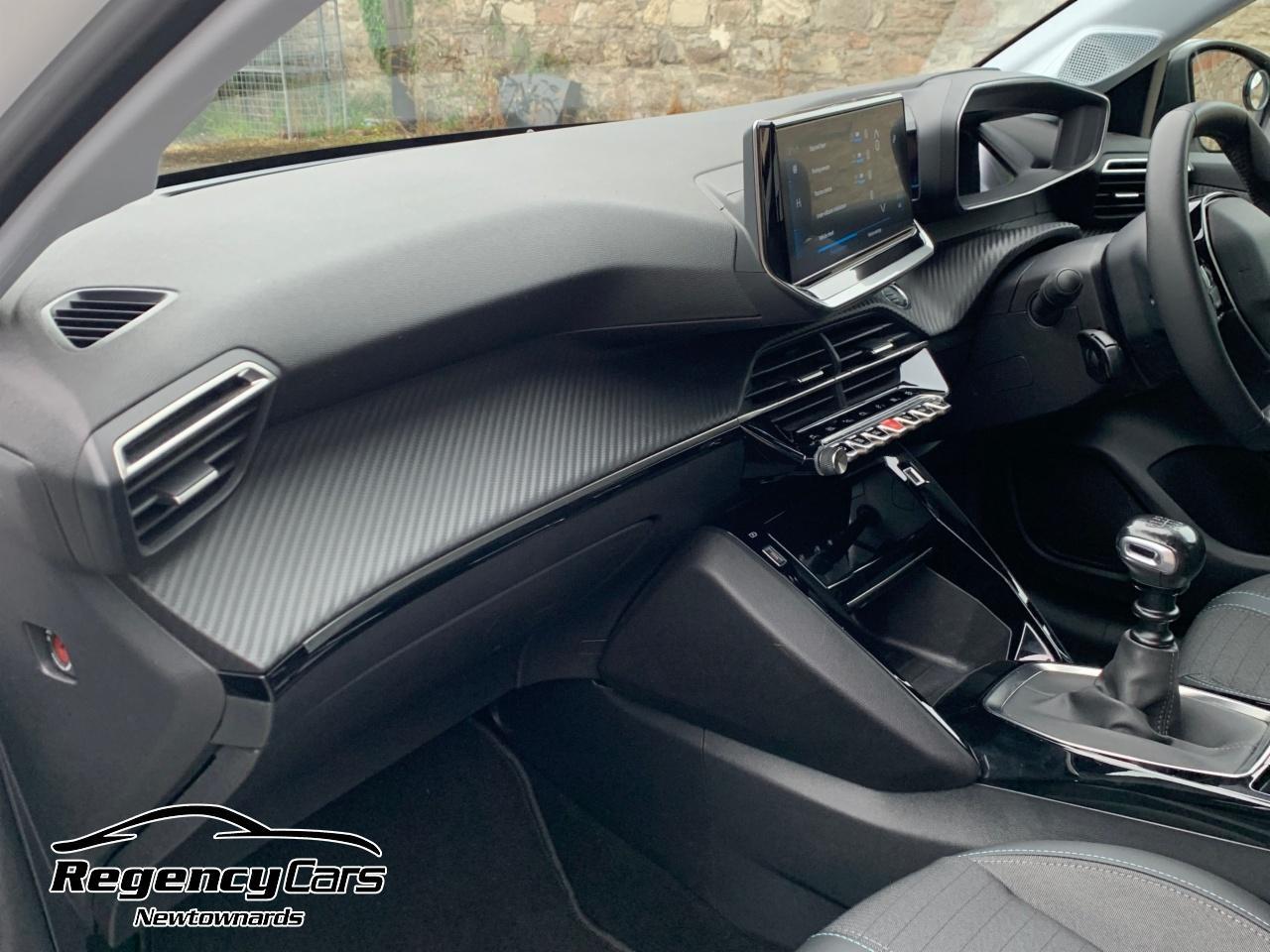 Peugeot 208 view 13