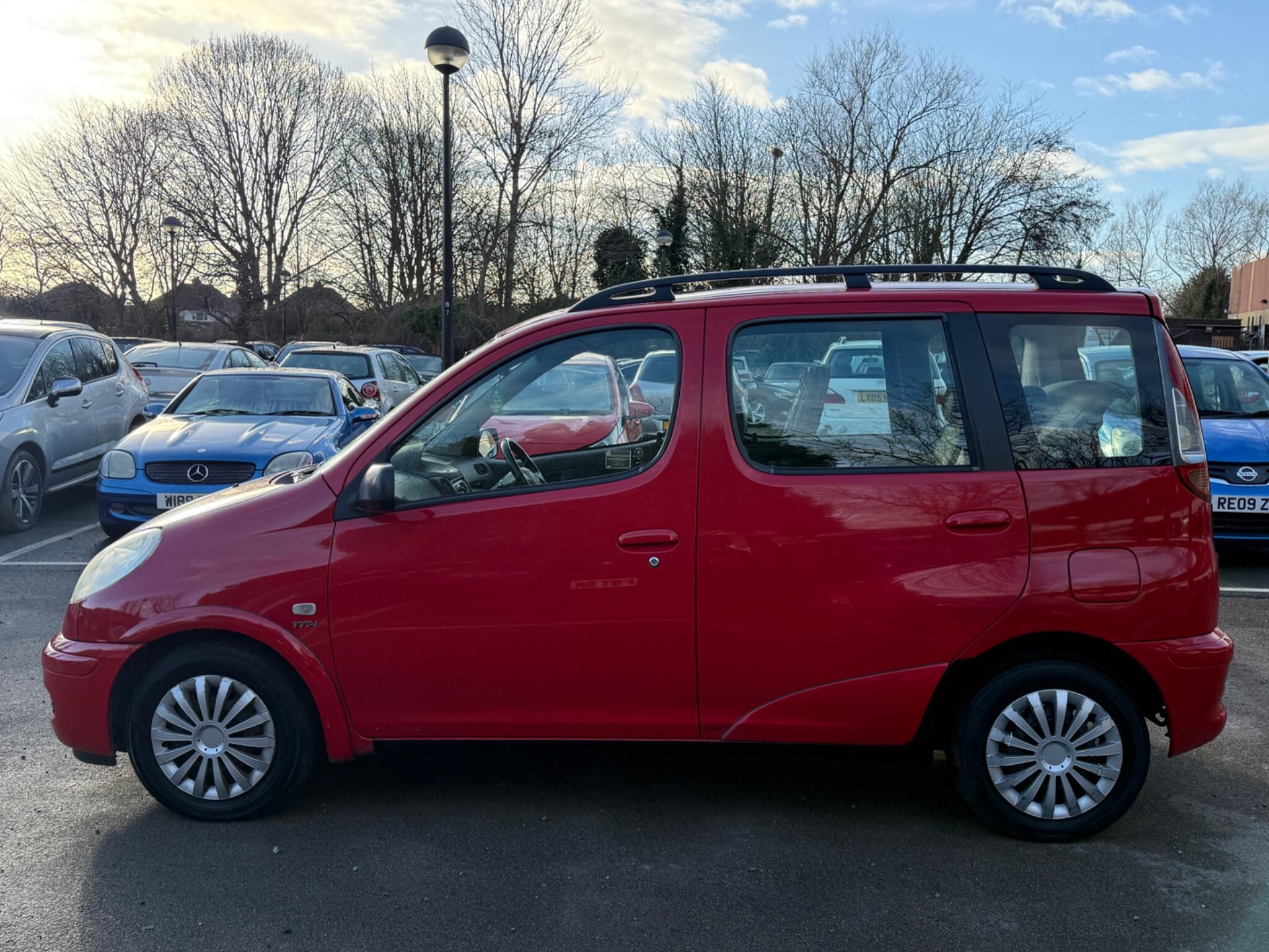 Toyota Yaris Verso - Image 11