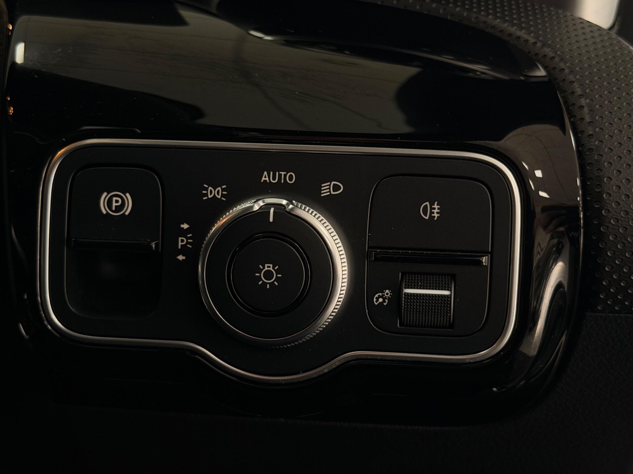 Mercedes-Benz Cla view 28