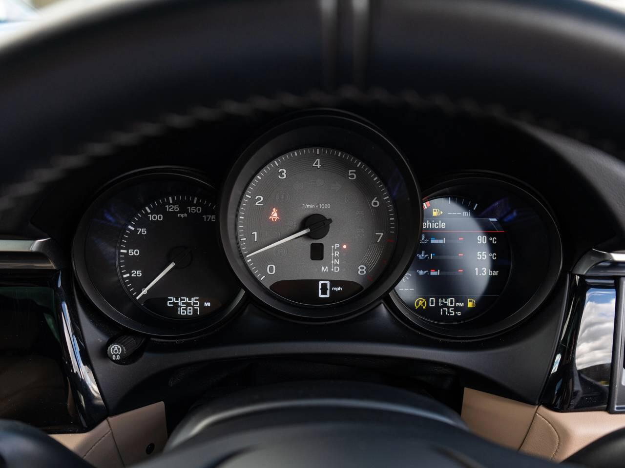 Porsche Macan view 41