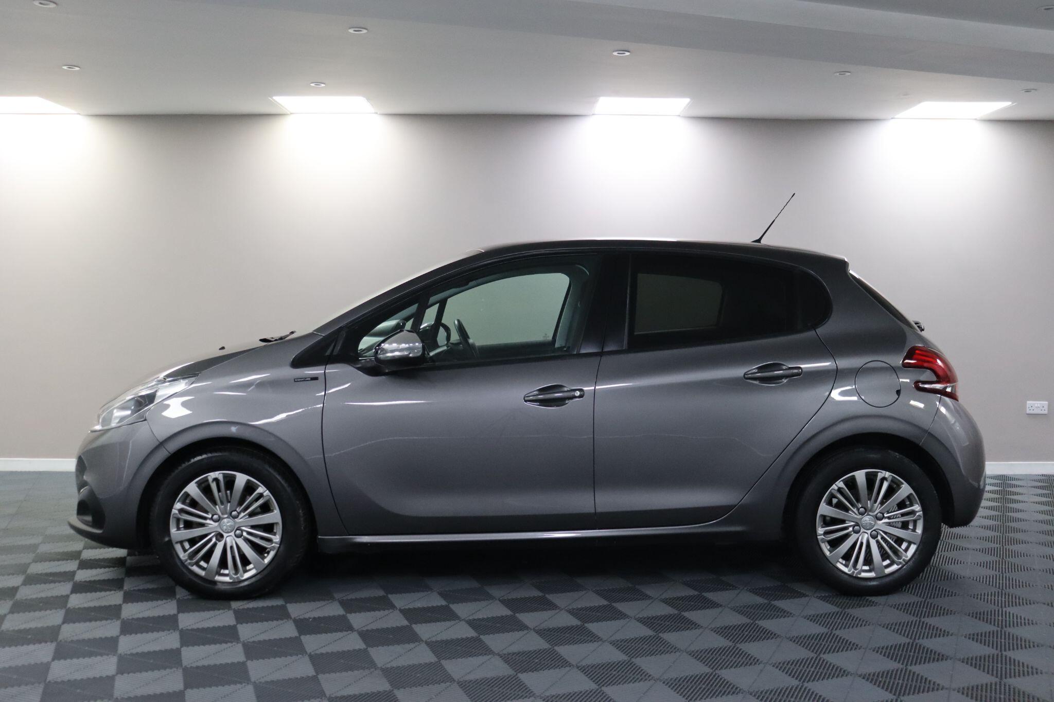 Peugeot 208 view 18