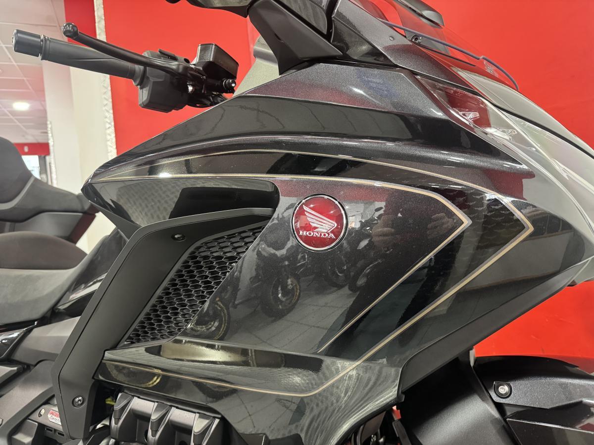 Honda GL1800 Gold Wing view 13