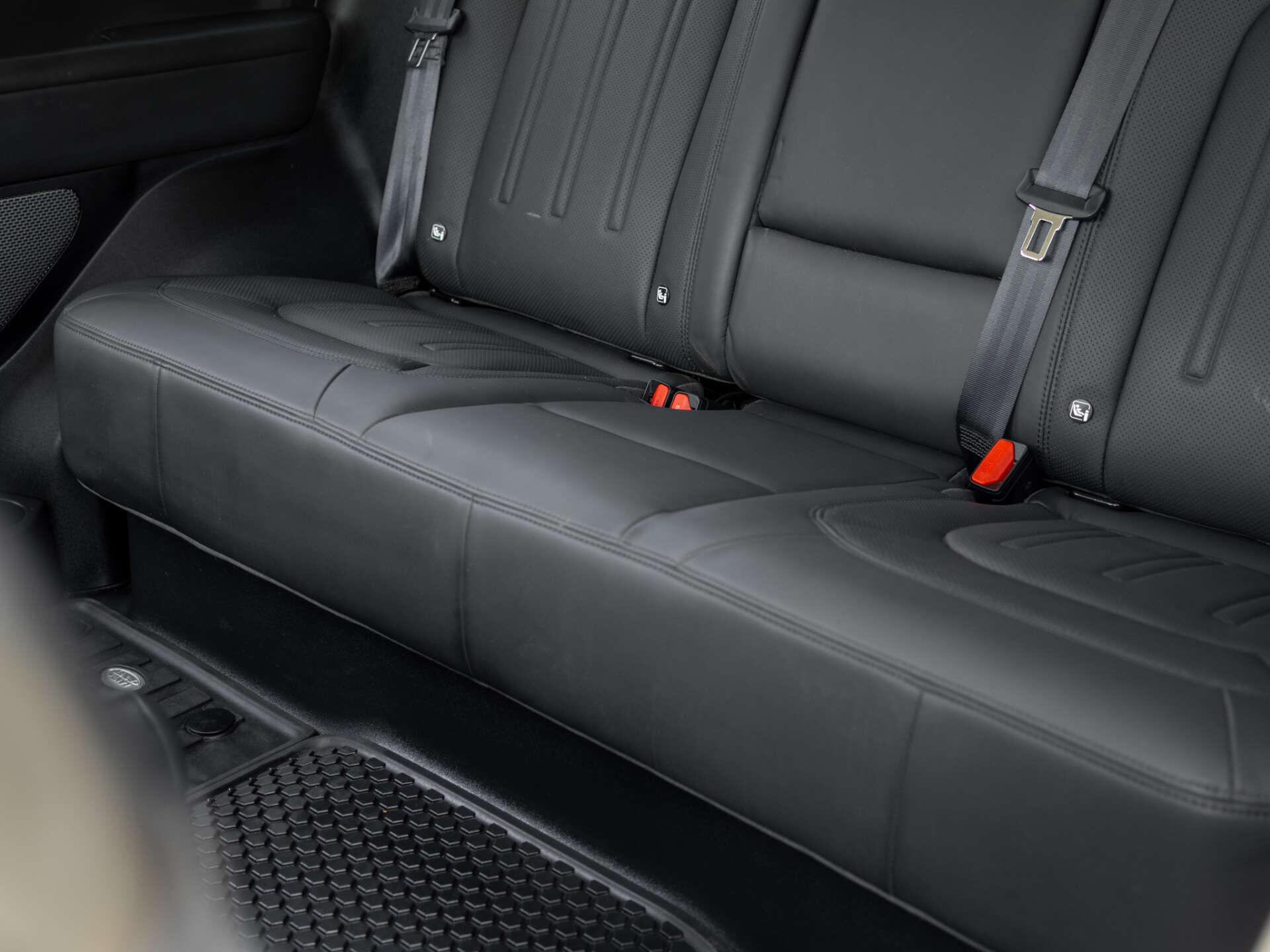 Land Rover Defender view 36