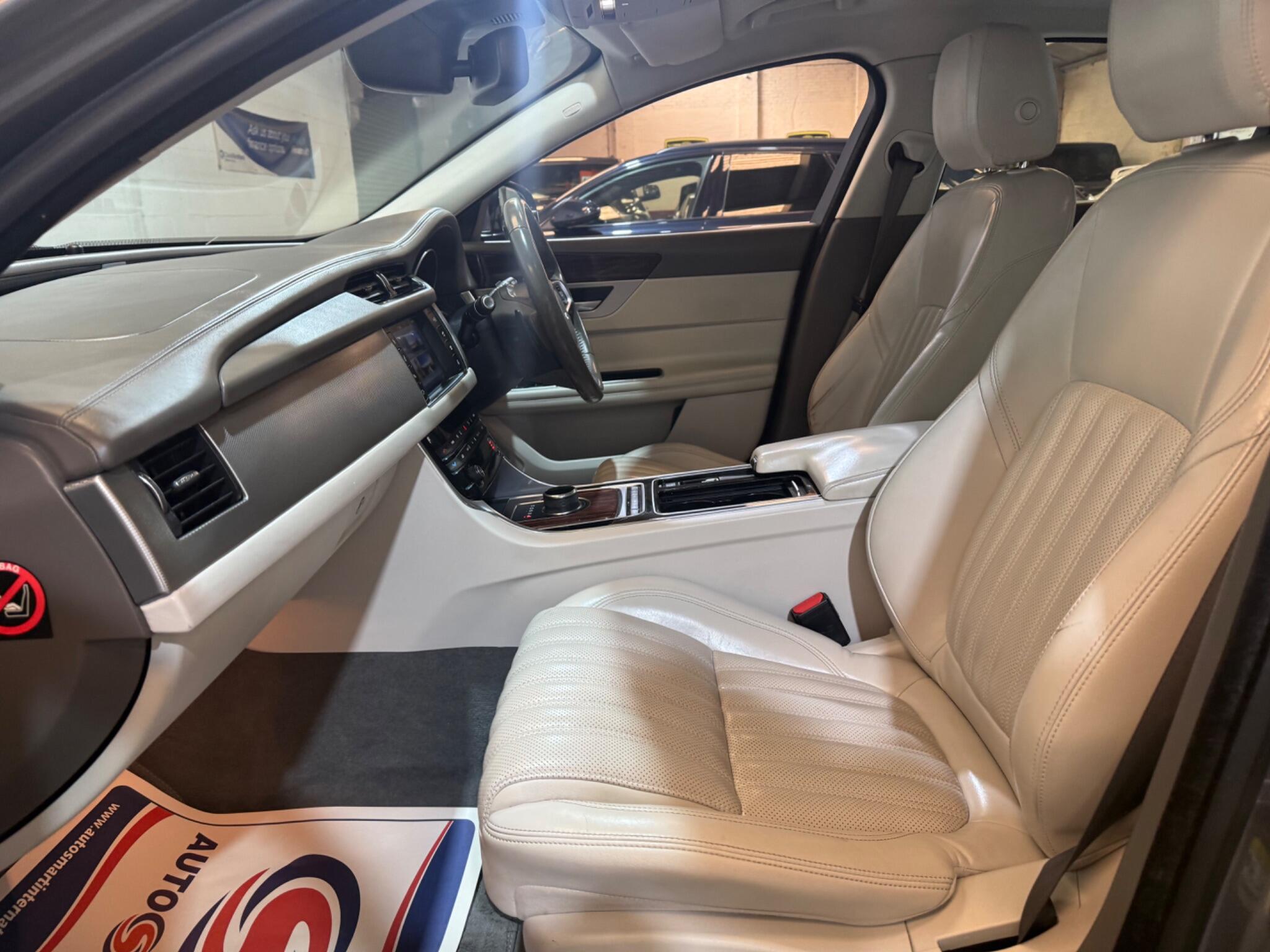 Jaguar XF view 59