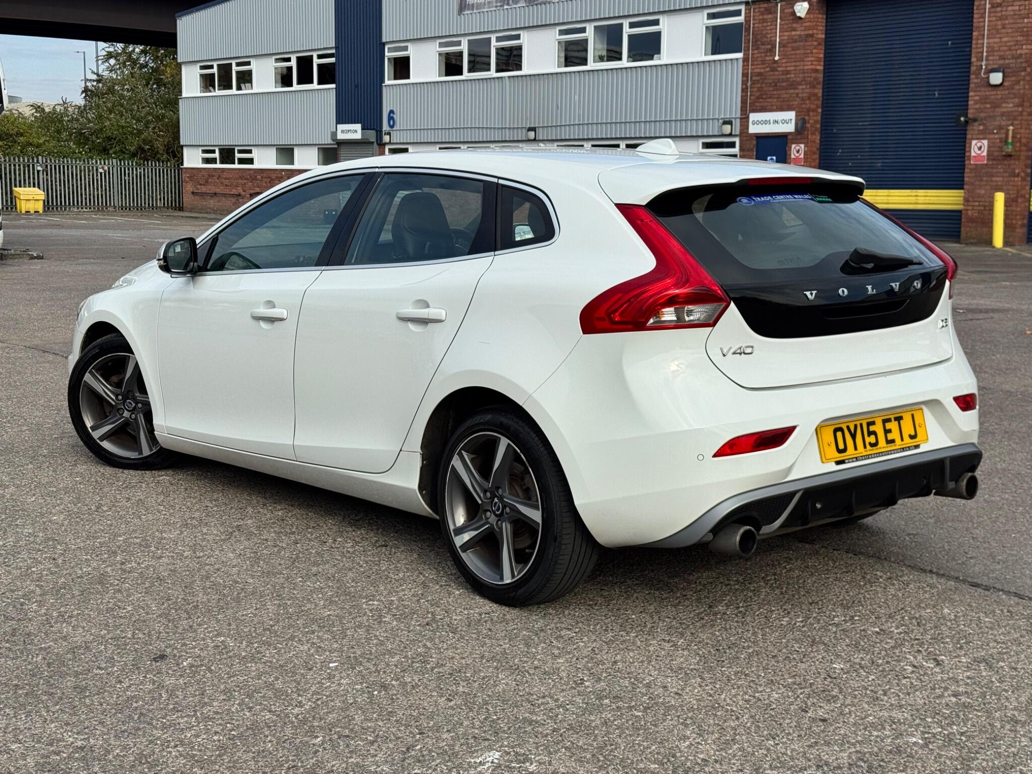 Volvo V40 view 4