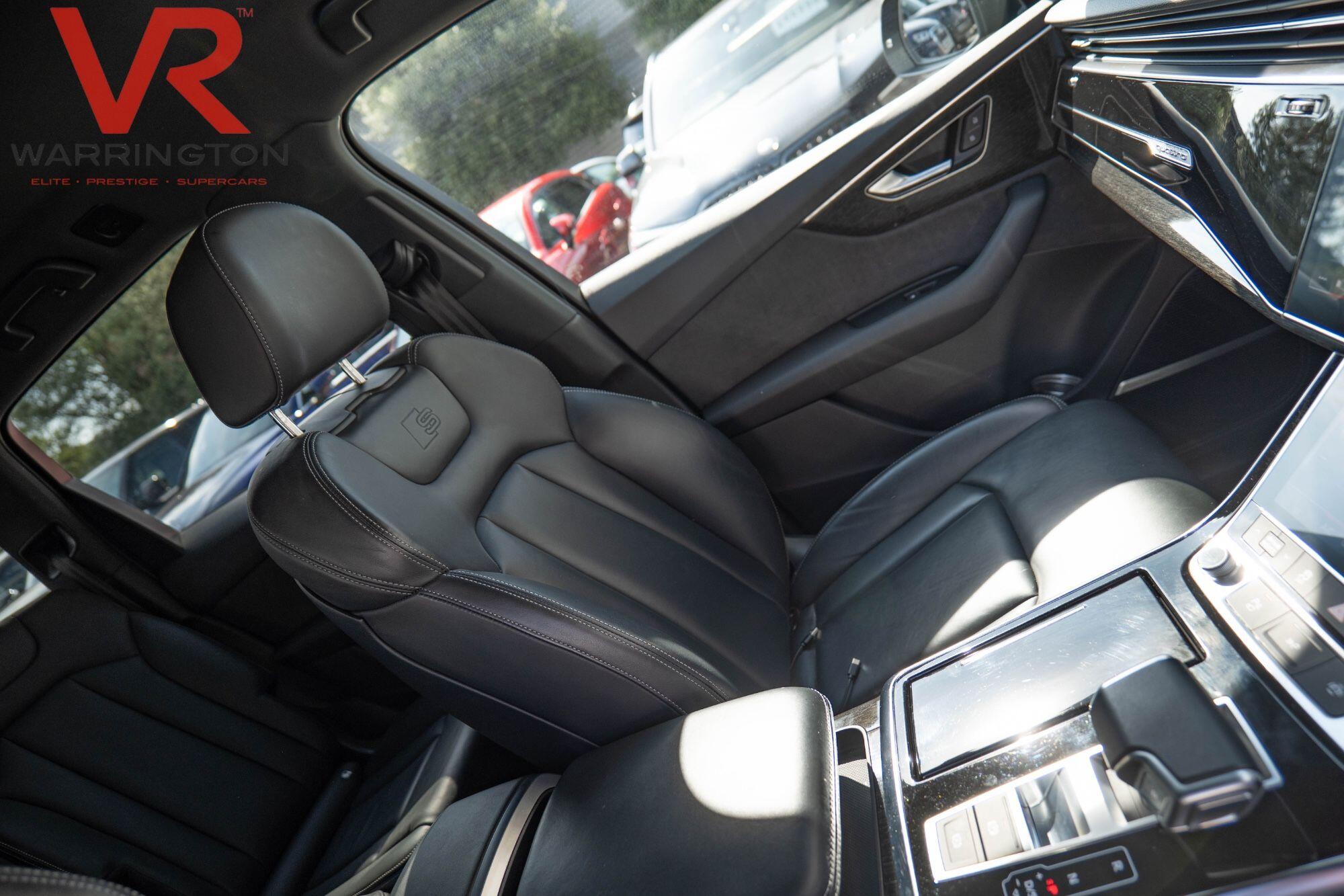 Audi Q7 view 4