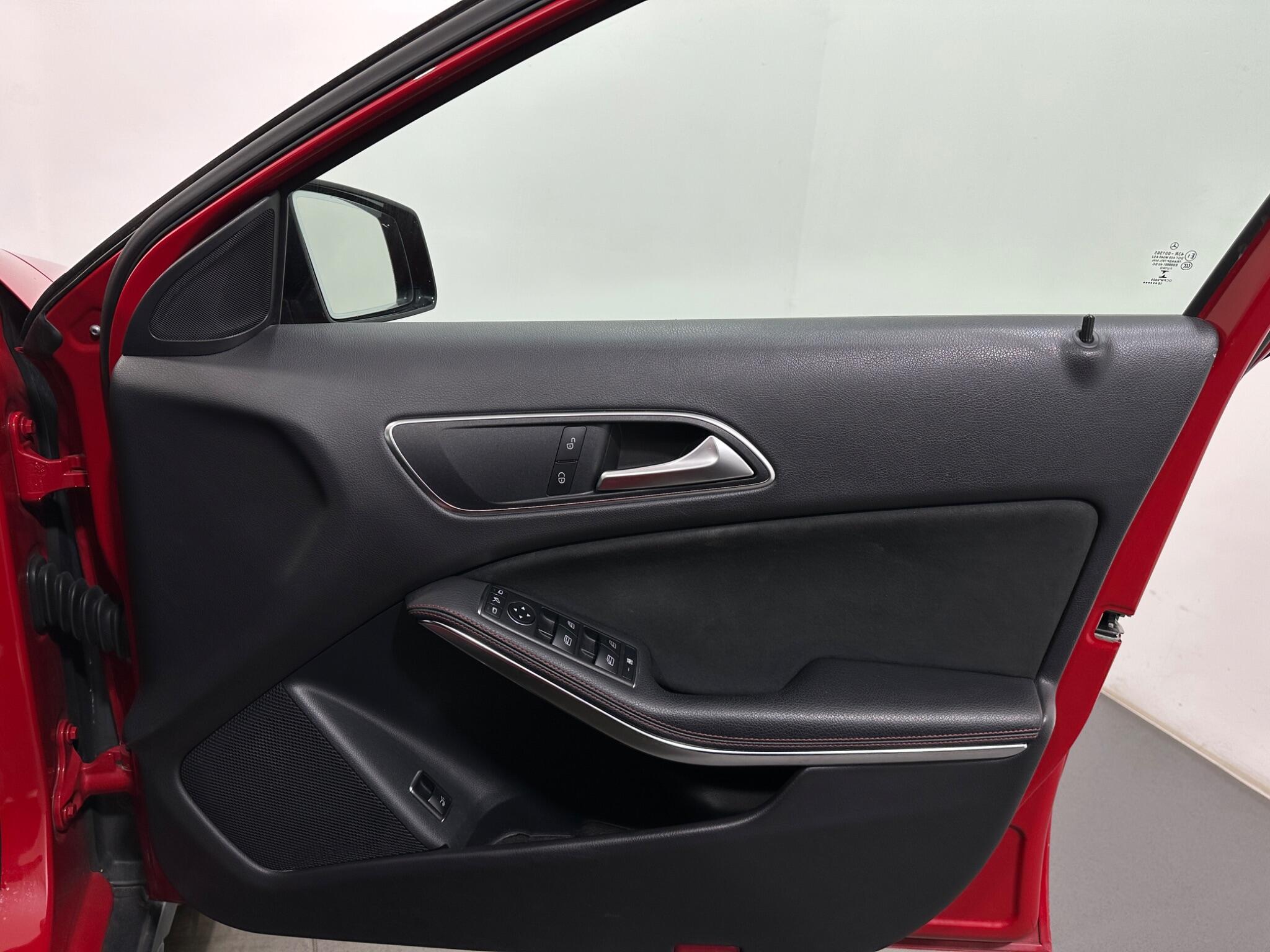 Mercedes-Benz Gla view 35