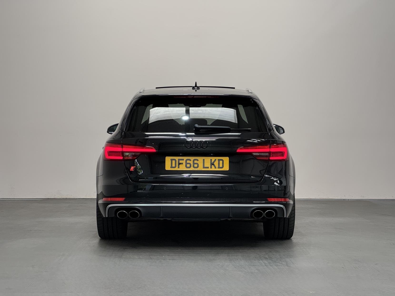 Audi S4 Avant view 13