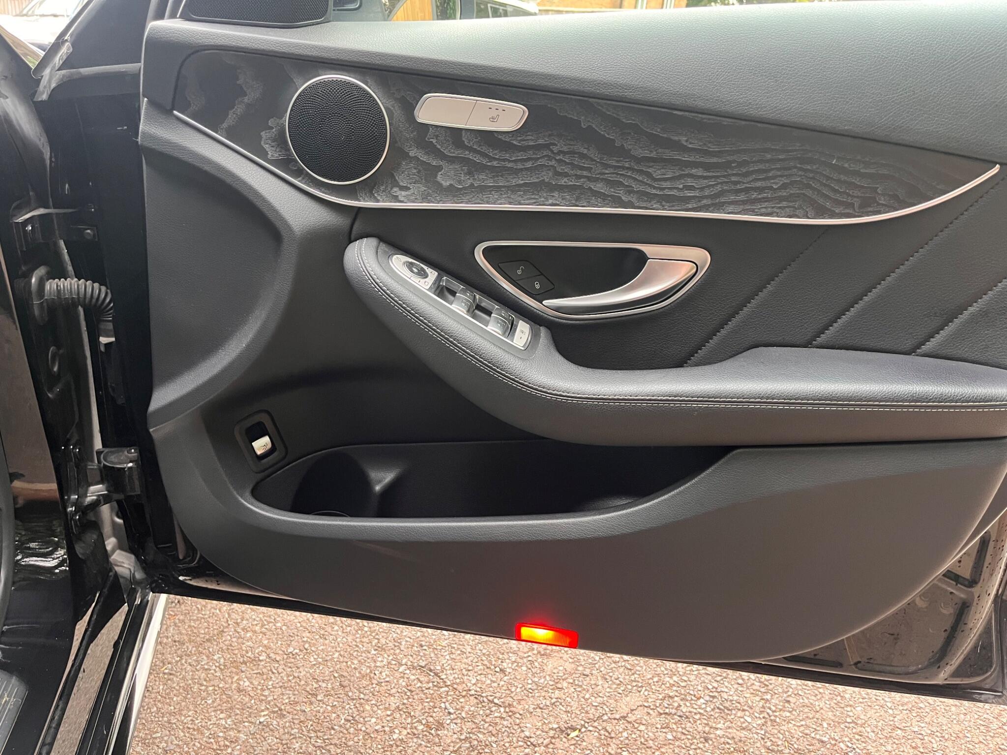 Mercedes-Benz C-Class view 37