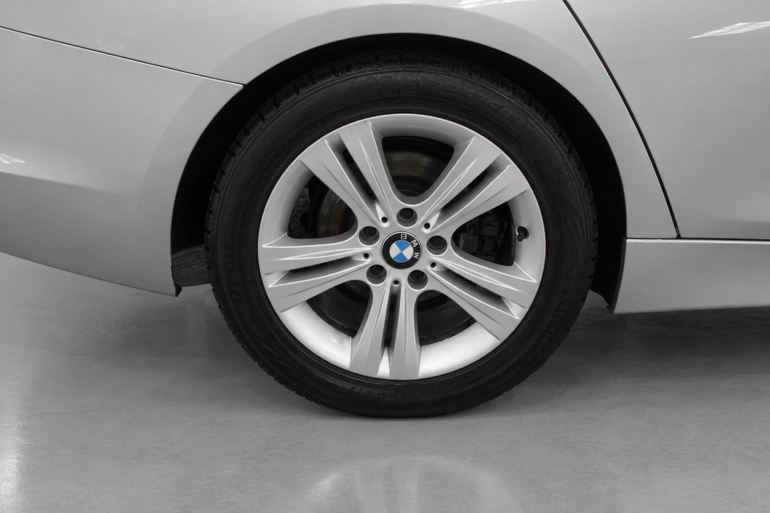 BMW 3 Series view 64