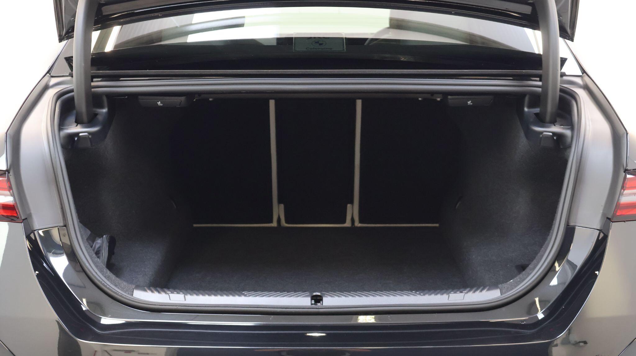 BMW 5 Series view 12