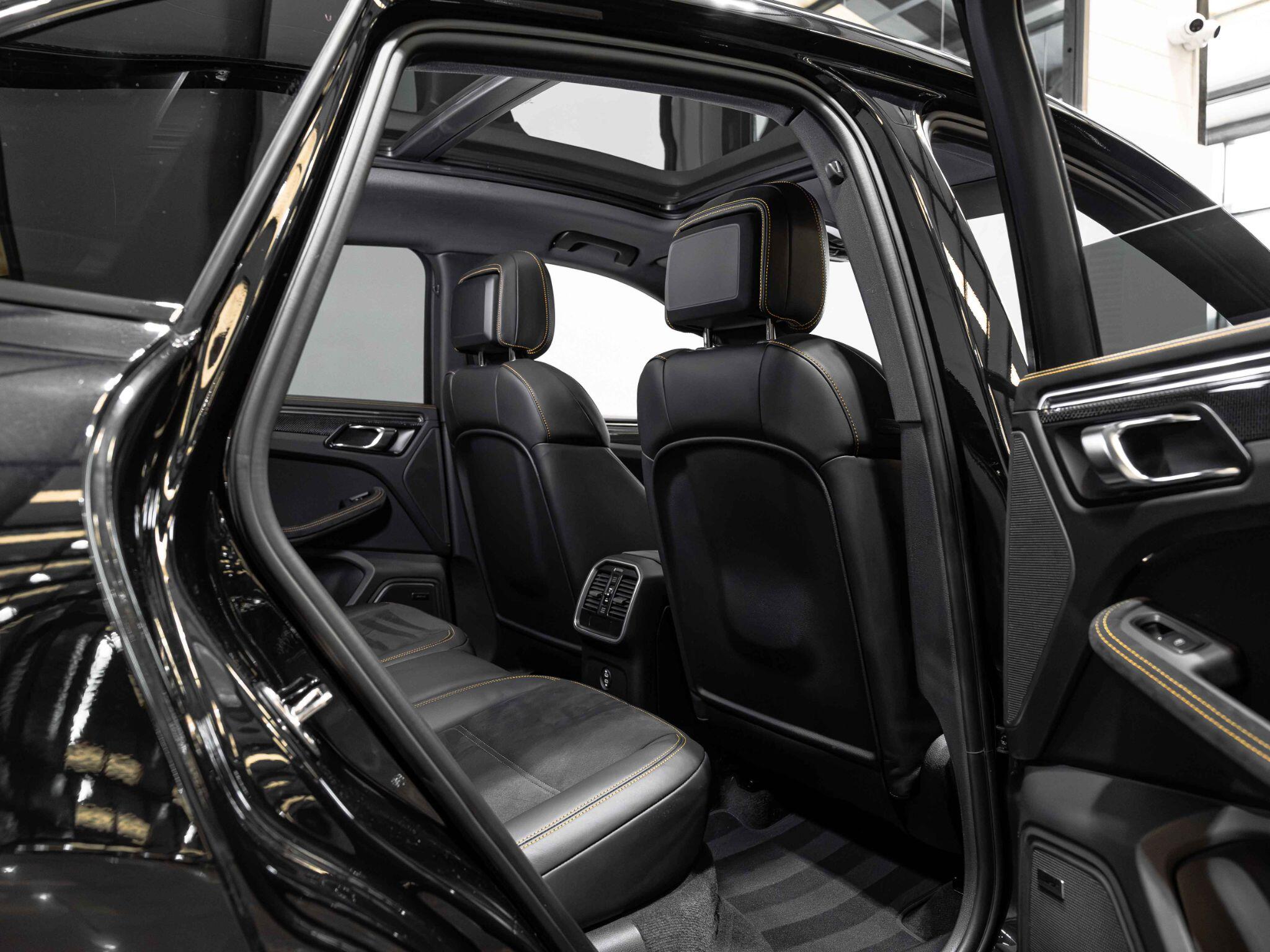 Porsche Macan view 28