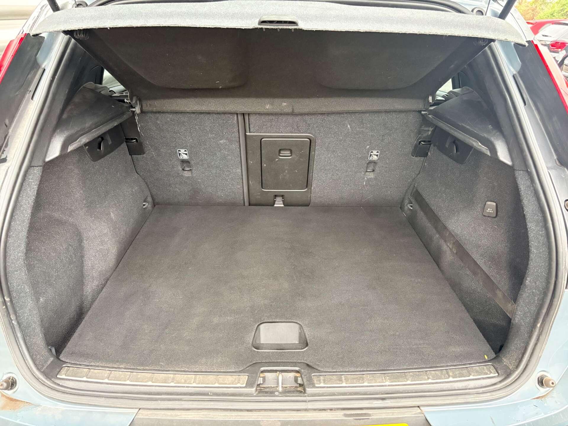Volvo XC40 view 7